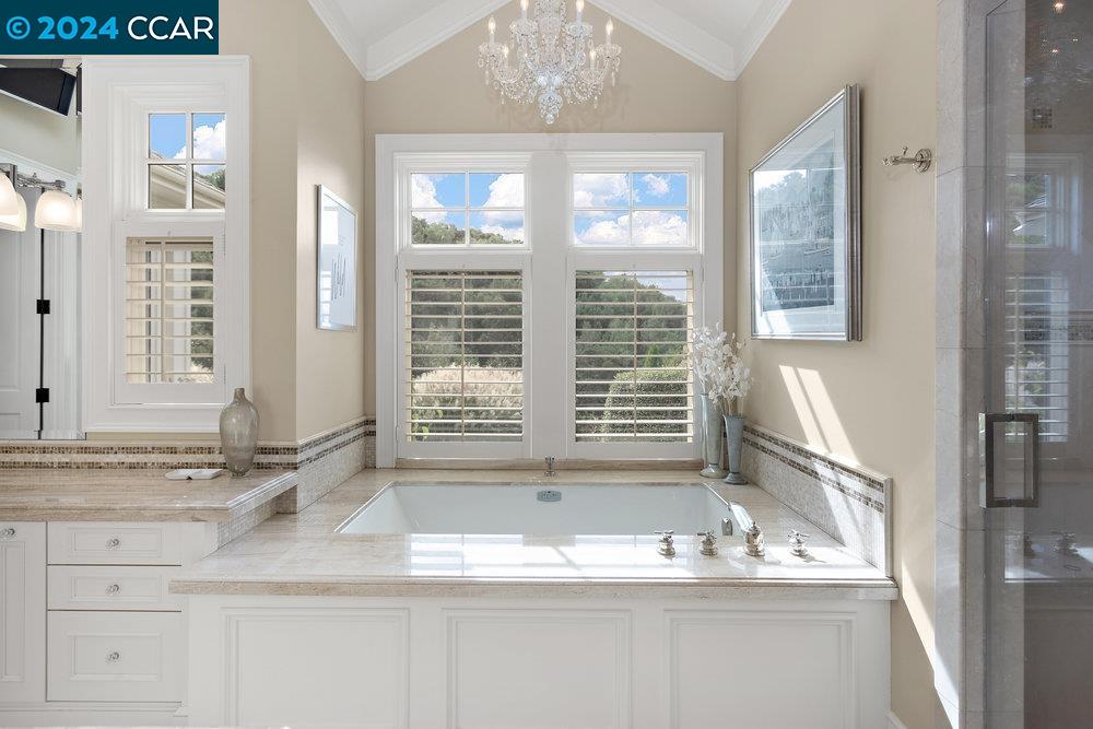 Detail Gallery Image 30 of 60 For 8 Julianna Court, Moraga,  CA 94556-2832 - 6 Beds | 5/1 Baths