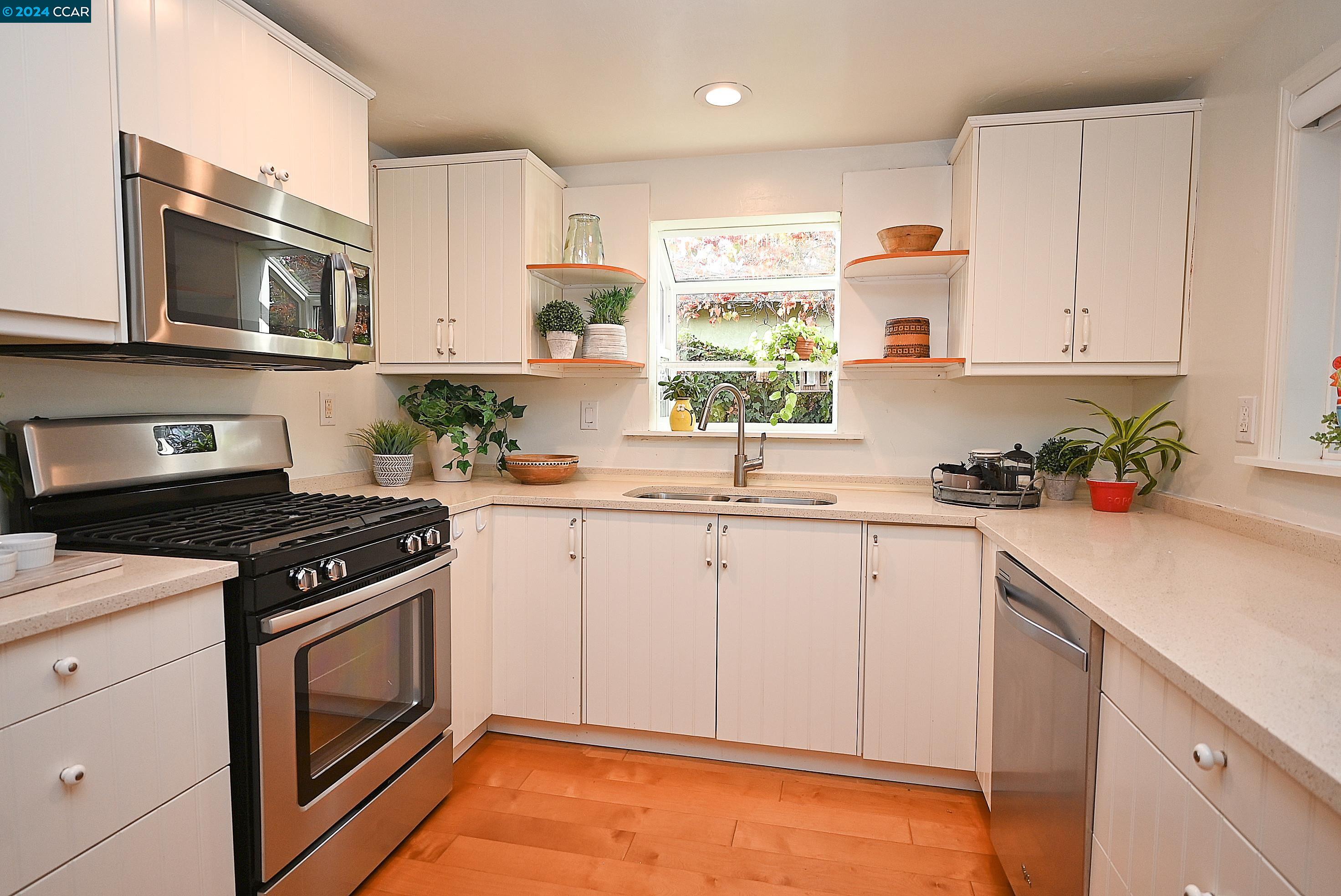 Detail Gallery Image 14 of 43 For 825 W 8th St, Benicia,  CA 94510 - 3 Beds | 2 Baths