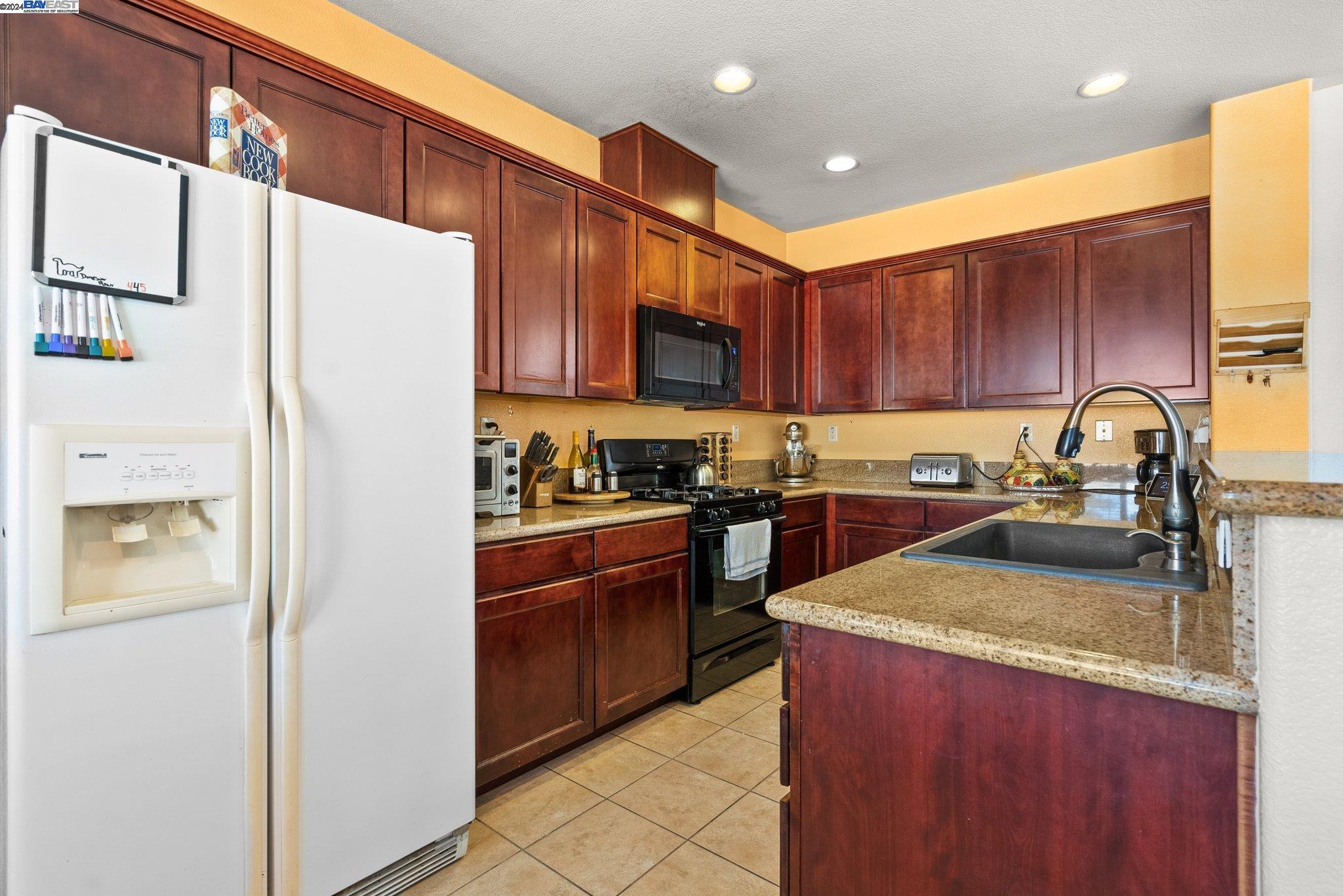 Detail Gallery Image 15 of 54 For 24 Grand Canyon Cir, Oakley,  CA 94561 - 5 Beds | 3/1 Baths