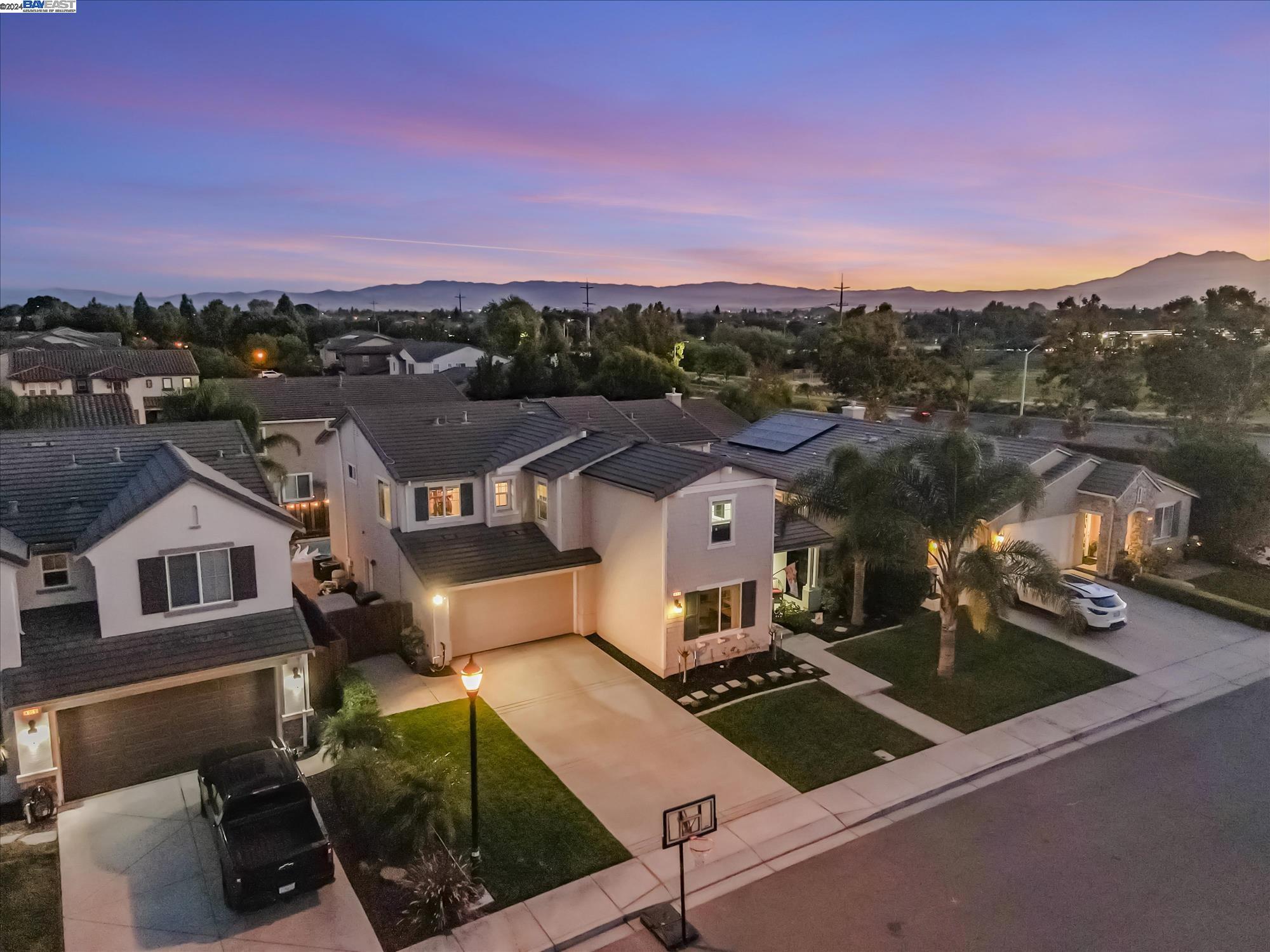 Detail Gallery Image 4 of 53 For 4003 Blacksmith Cir, Oakley,  CA 94561 - 4 Beds | 3/1 Baths