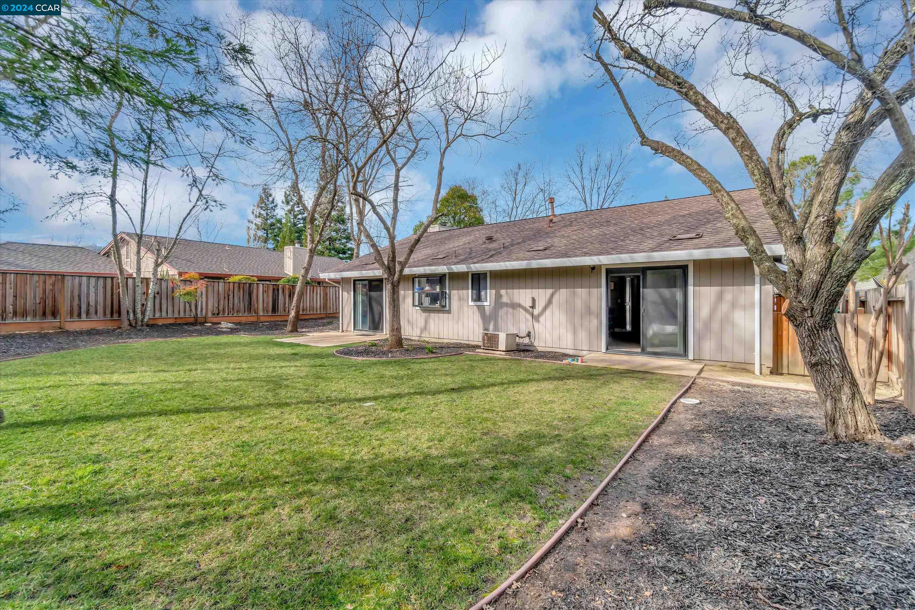 Detail Gallery Image 30 of 33 For 1060 Saint Andrews Dr, El Dorado Hills,  CA 95762 - 3 Beds | 2 Baths