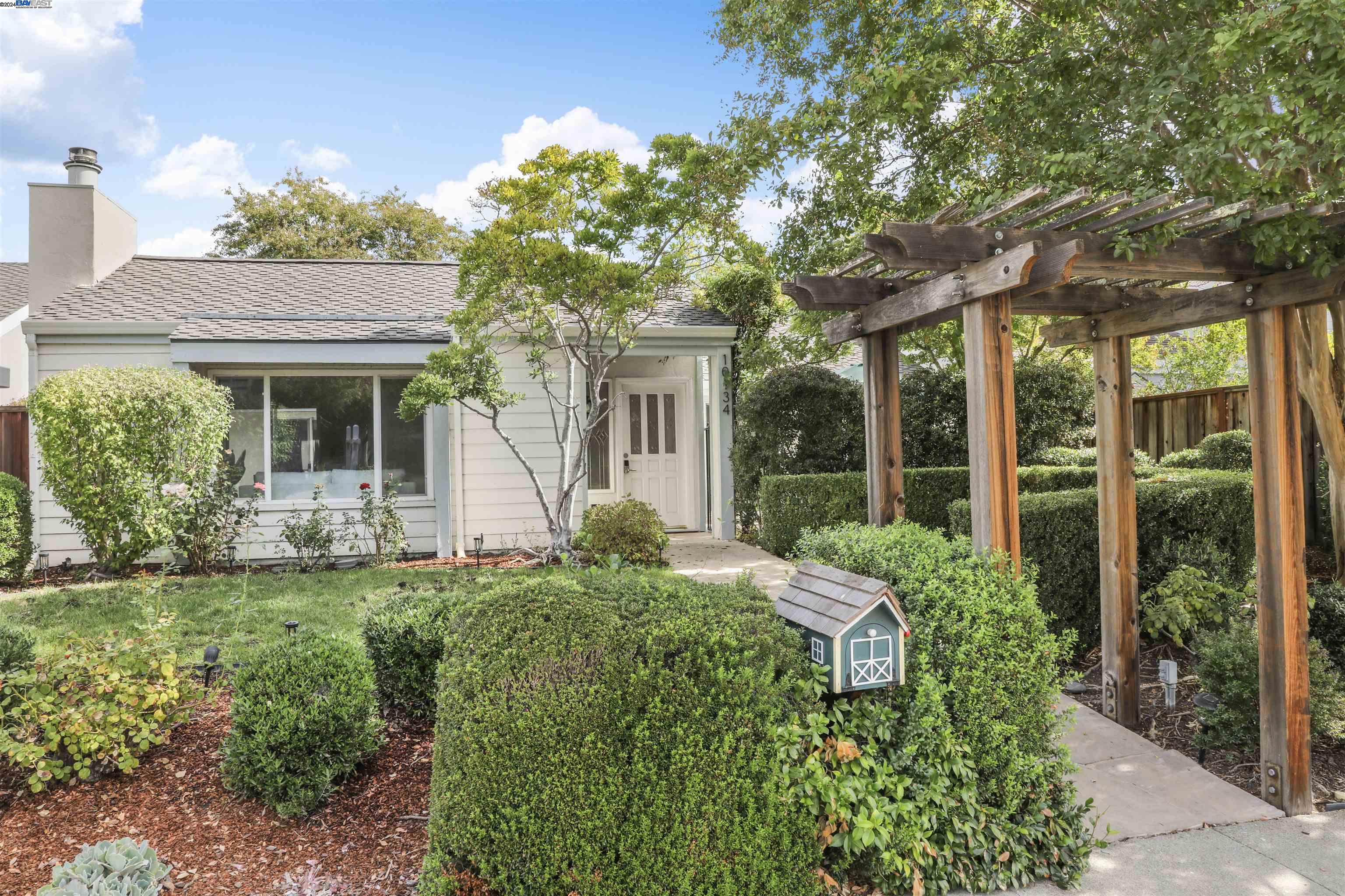 More Details about MLS # 41075129 : 10134 COLIMA AVE