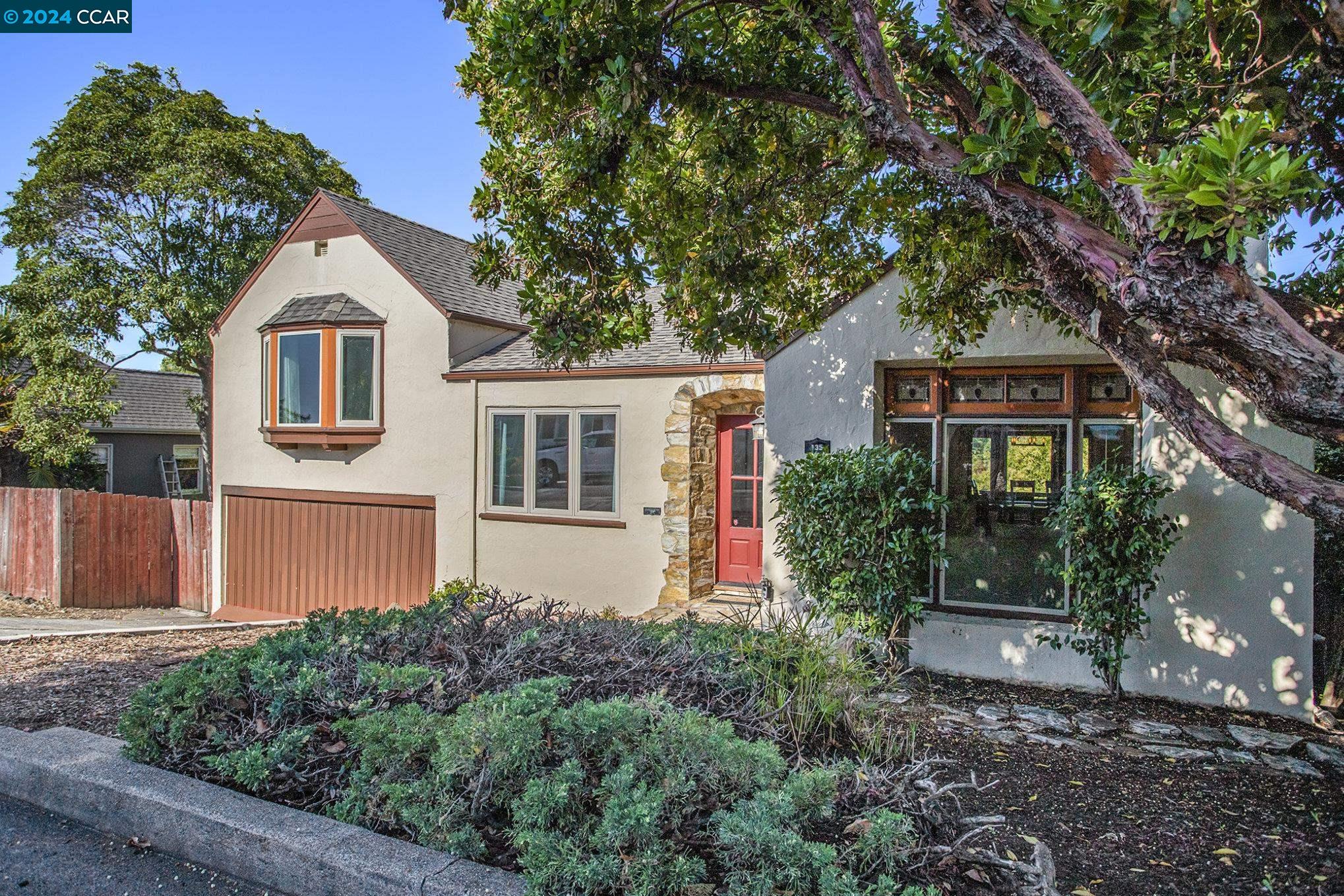 Detail Gallery Image 4 of 30 For 135 Bayview Ave, Vallejo,  CA 94590 - 4 Beds | 2 Baths