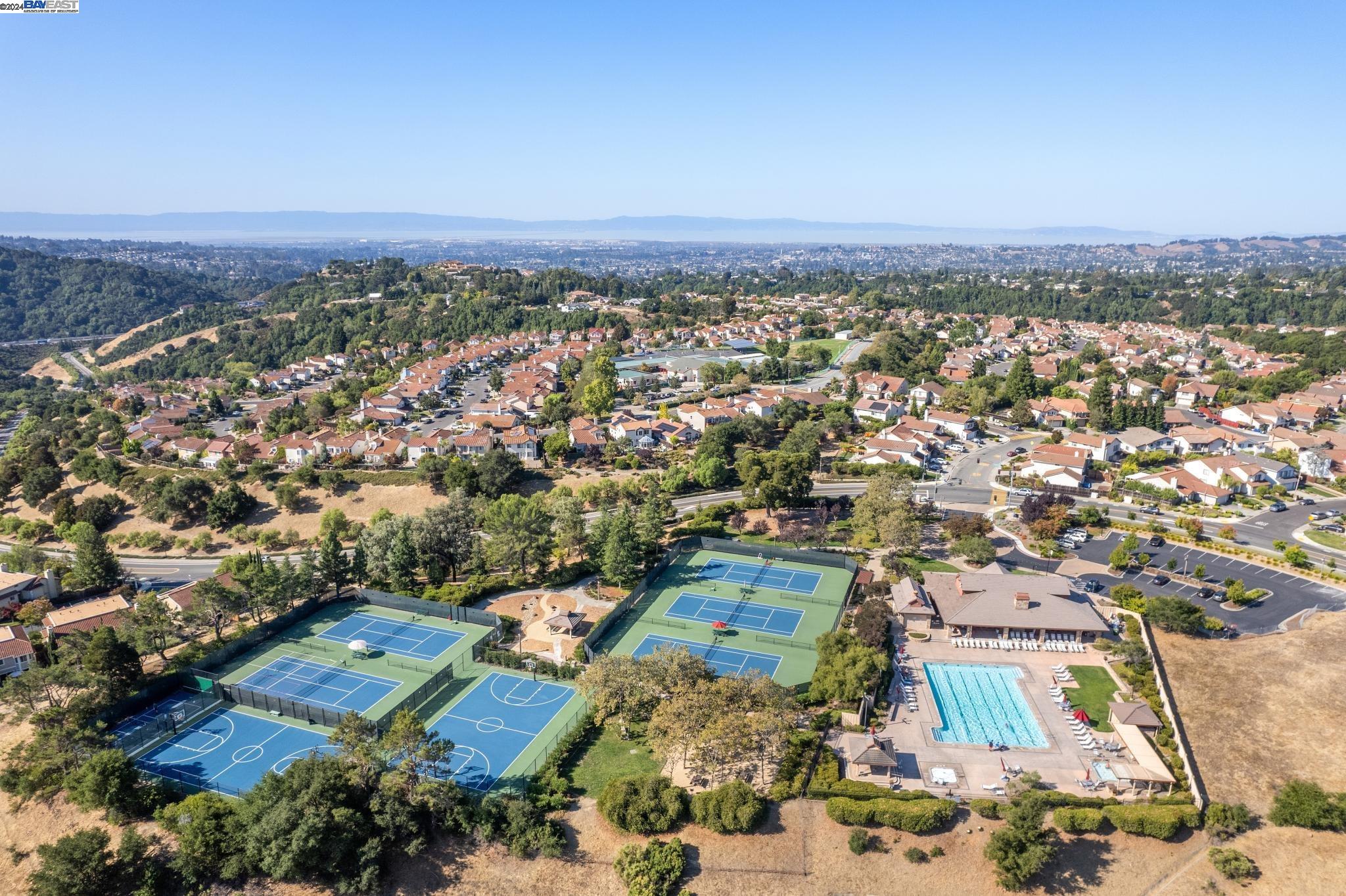 Detail Gallery Image 46 of 47 For 7303 Longmont Loop, Castro Valley,  CA 94552 - 4 Beds | 2/1 Baths