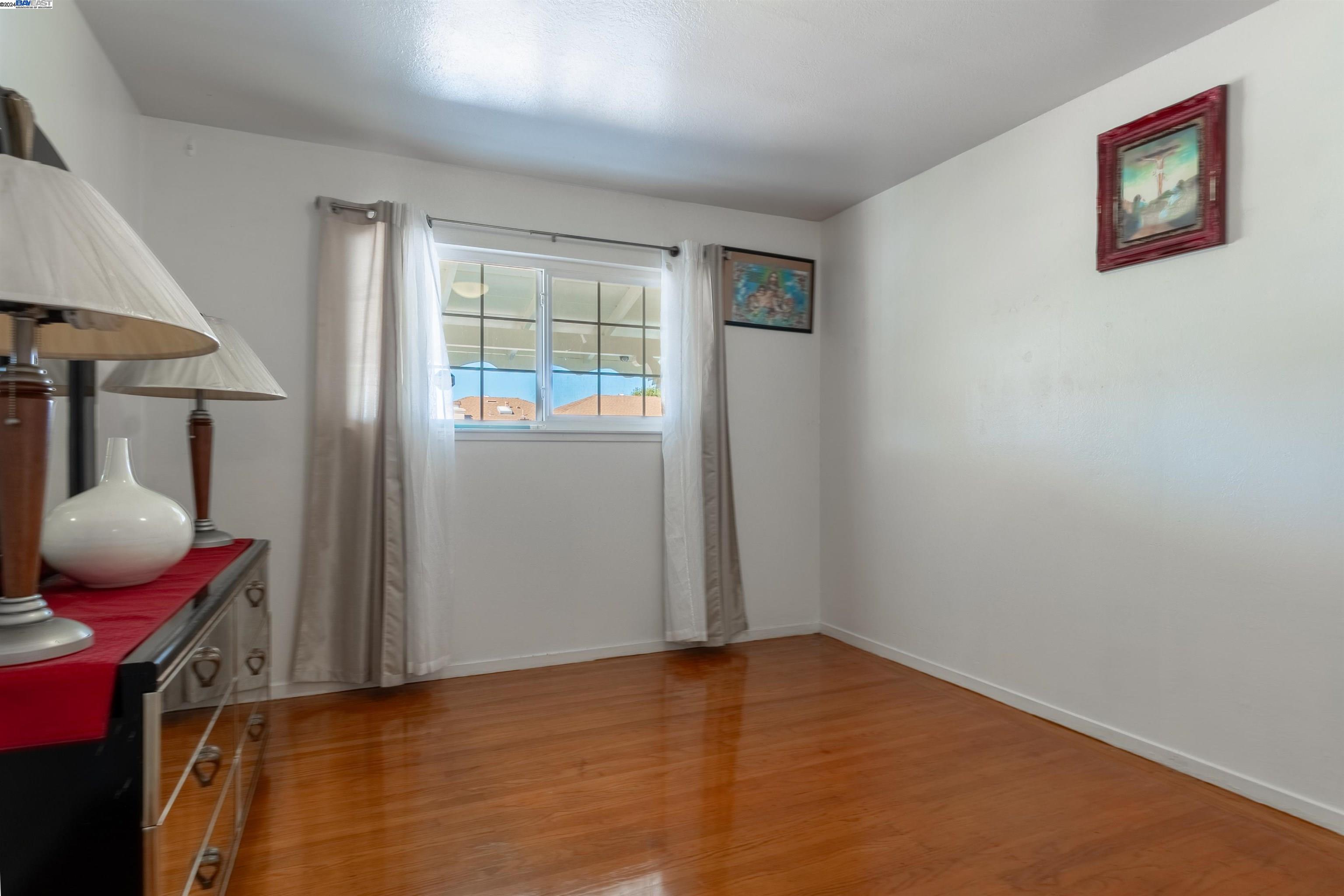 Detail Gallery Image 9 of 28 For 1894 Willow Ave, San Leandro,  CA 94579 - 3 Beds | 2 Baths