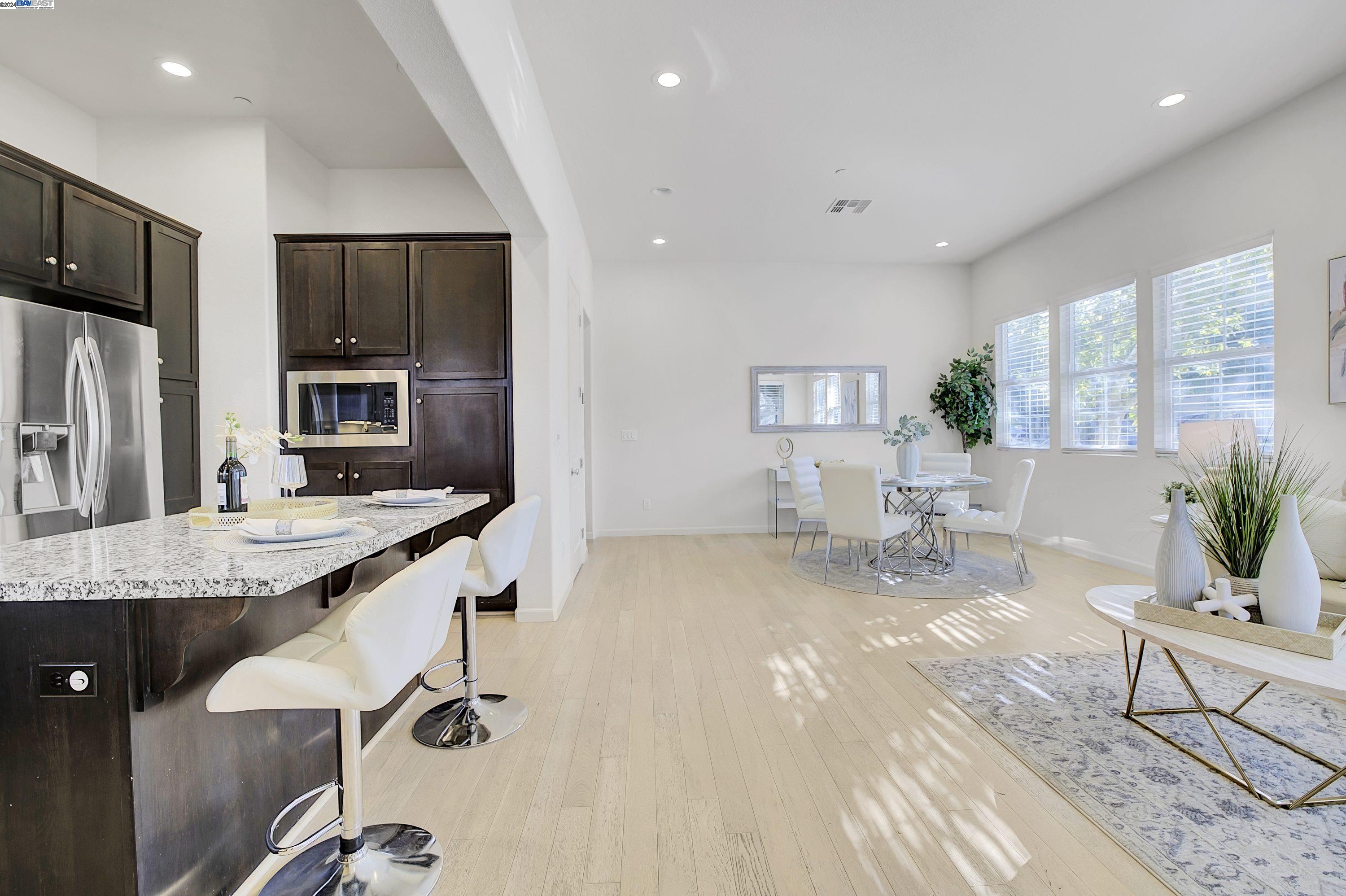 Photo #2: 41075236 Listing 