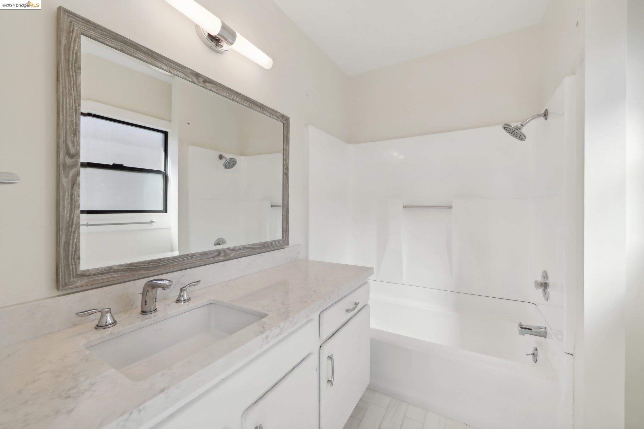 Detail Gallery Image 19 of 47 For 1318 8th St, Alameda,  CA 94501 - 2 Beds | 1/1 Baths