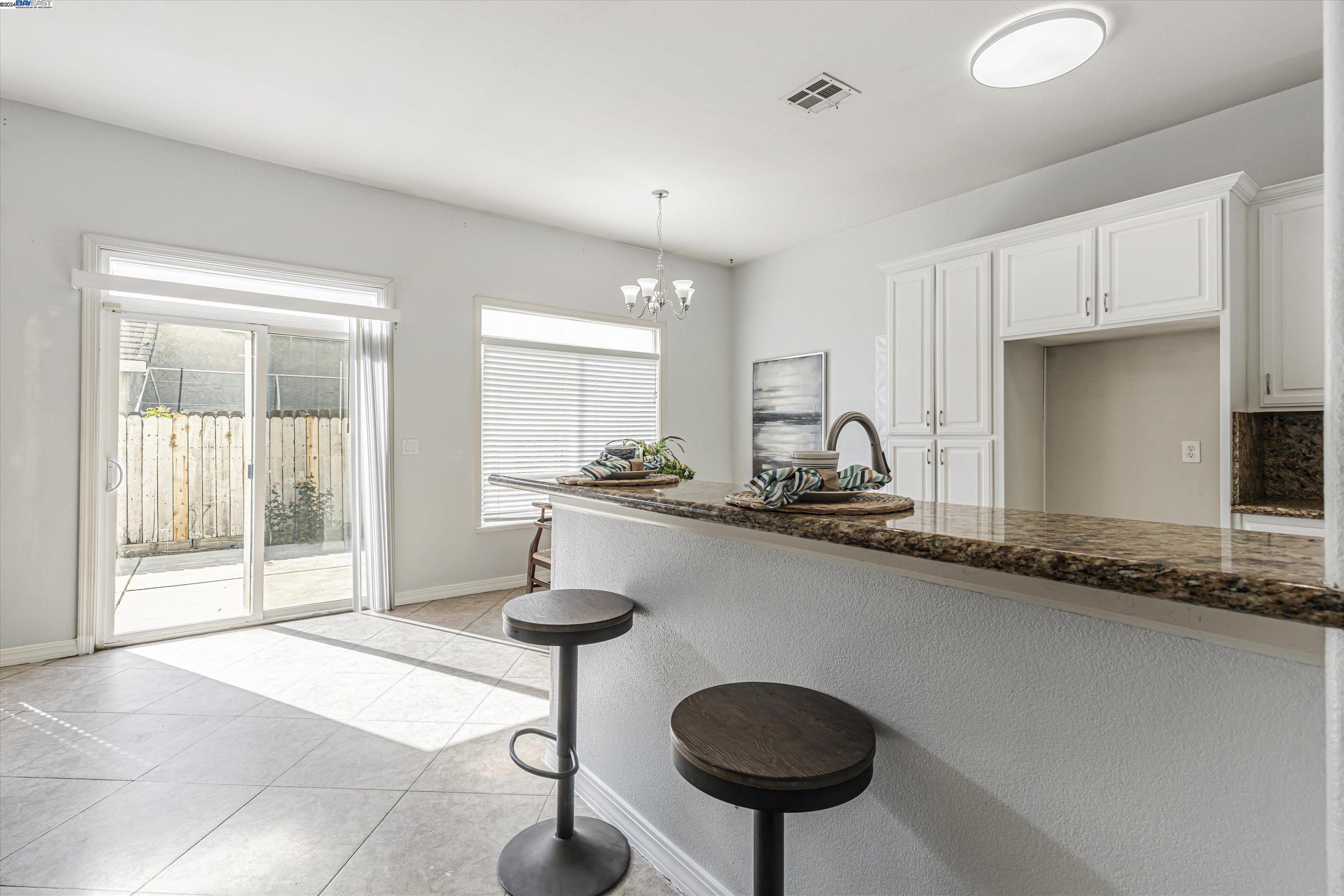 Detail Gallery Image 9 of 36 For 4921 Snowberry Lane, Stockton,  CA 95212 - 4 Beds | 2 Baths