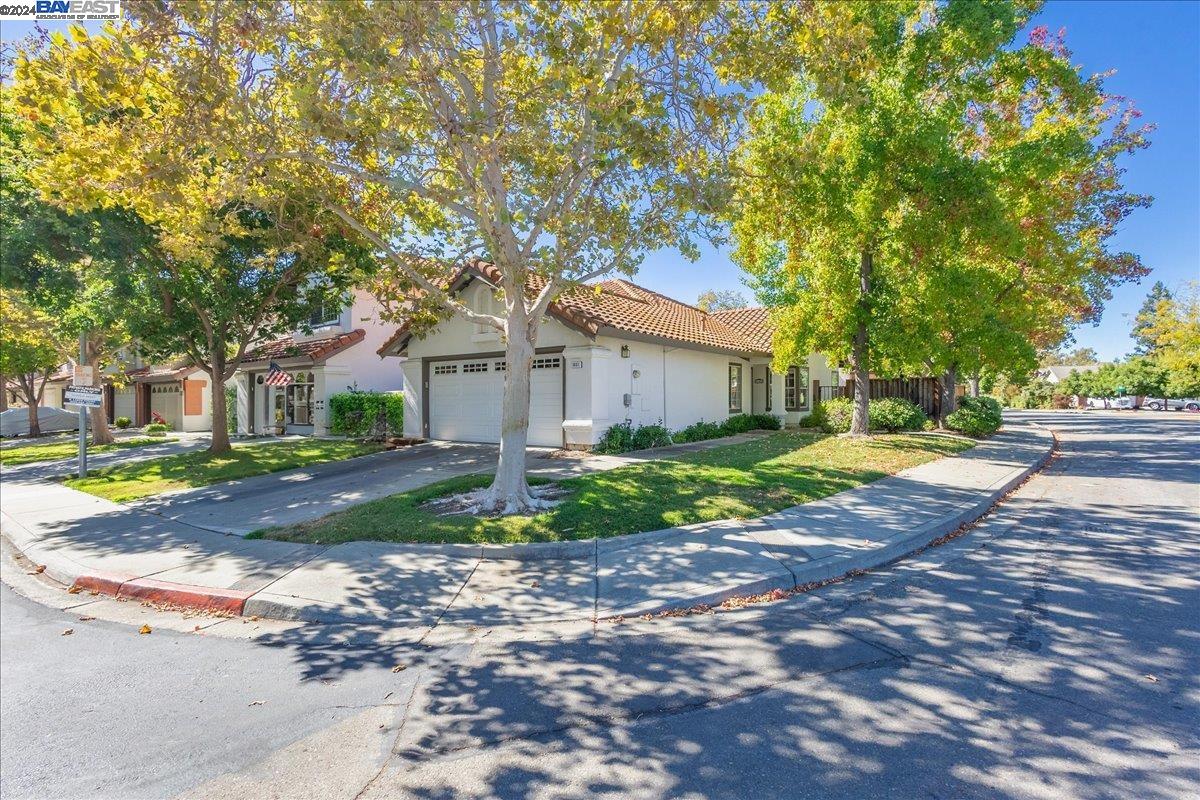 Detail Gallery Image 1 of 1 For 1601 Holly Cir, Pleasanton,  CA 94566 - 3 Beds | 2 Baths