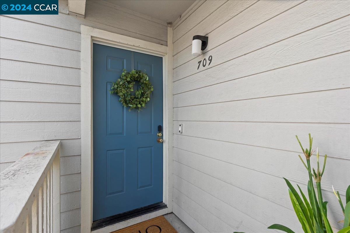 Detail Gallery Image 5 of 41 For 709 Live Oak Ln, Pinole,  CA 94564 - 3 Beds | 2 Baths