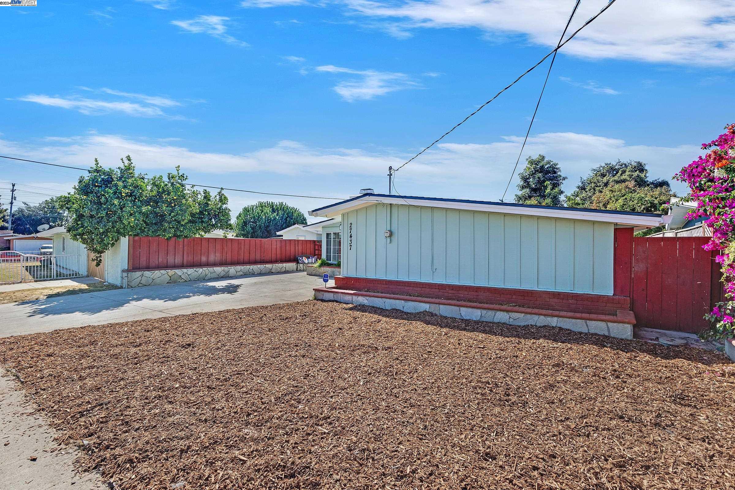 Detail Gallery Image 3 of 34 For 27437 Lyford Street, Hayward,  CA 94544 - 4 Beds | 3 Baths