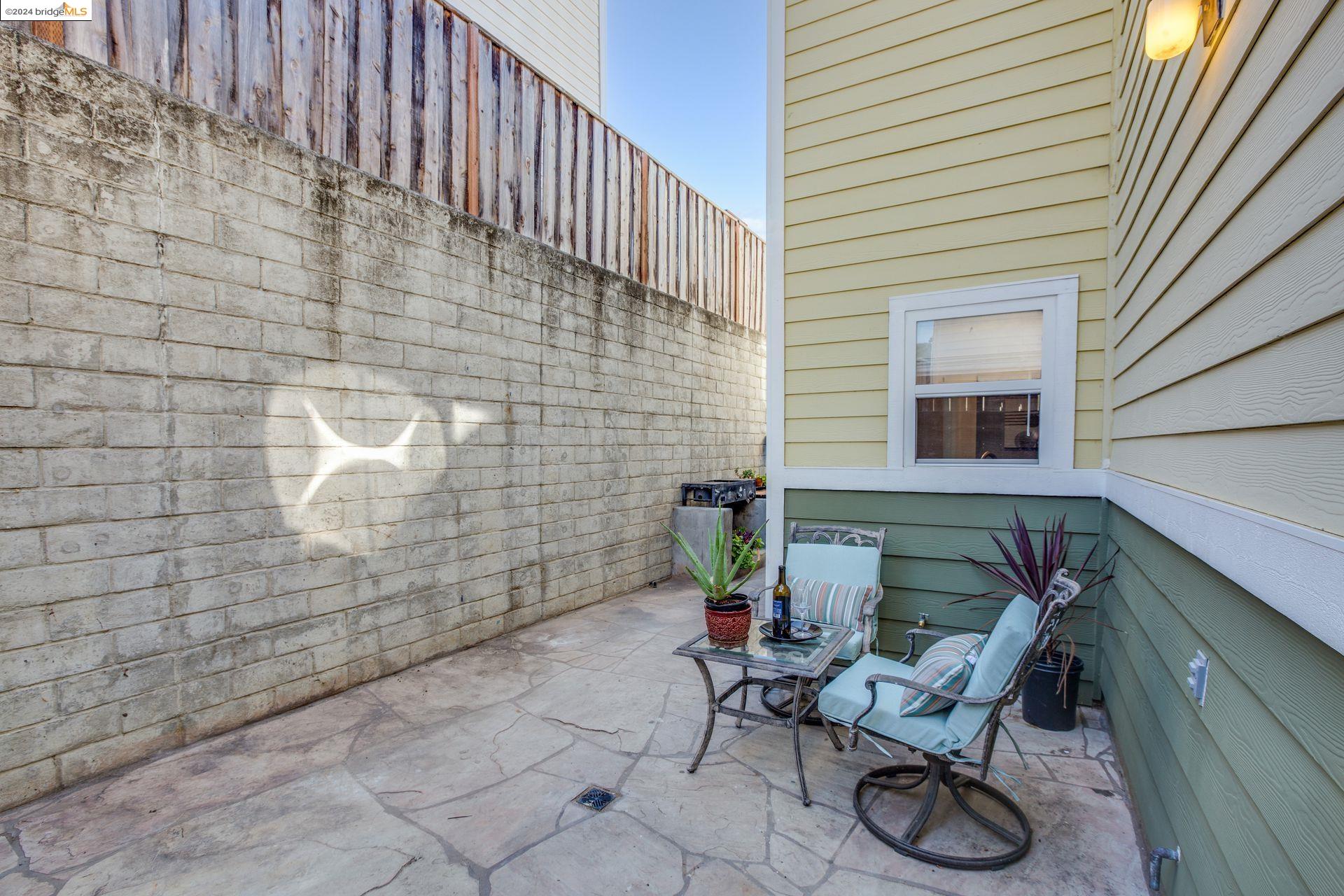 Detail Gallery Image 30 of 34 For 2430 Siesta Ln, Oakland,  CA 94603 - 3 Beds | 2 Baths