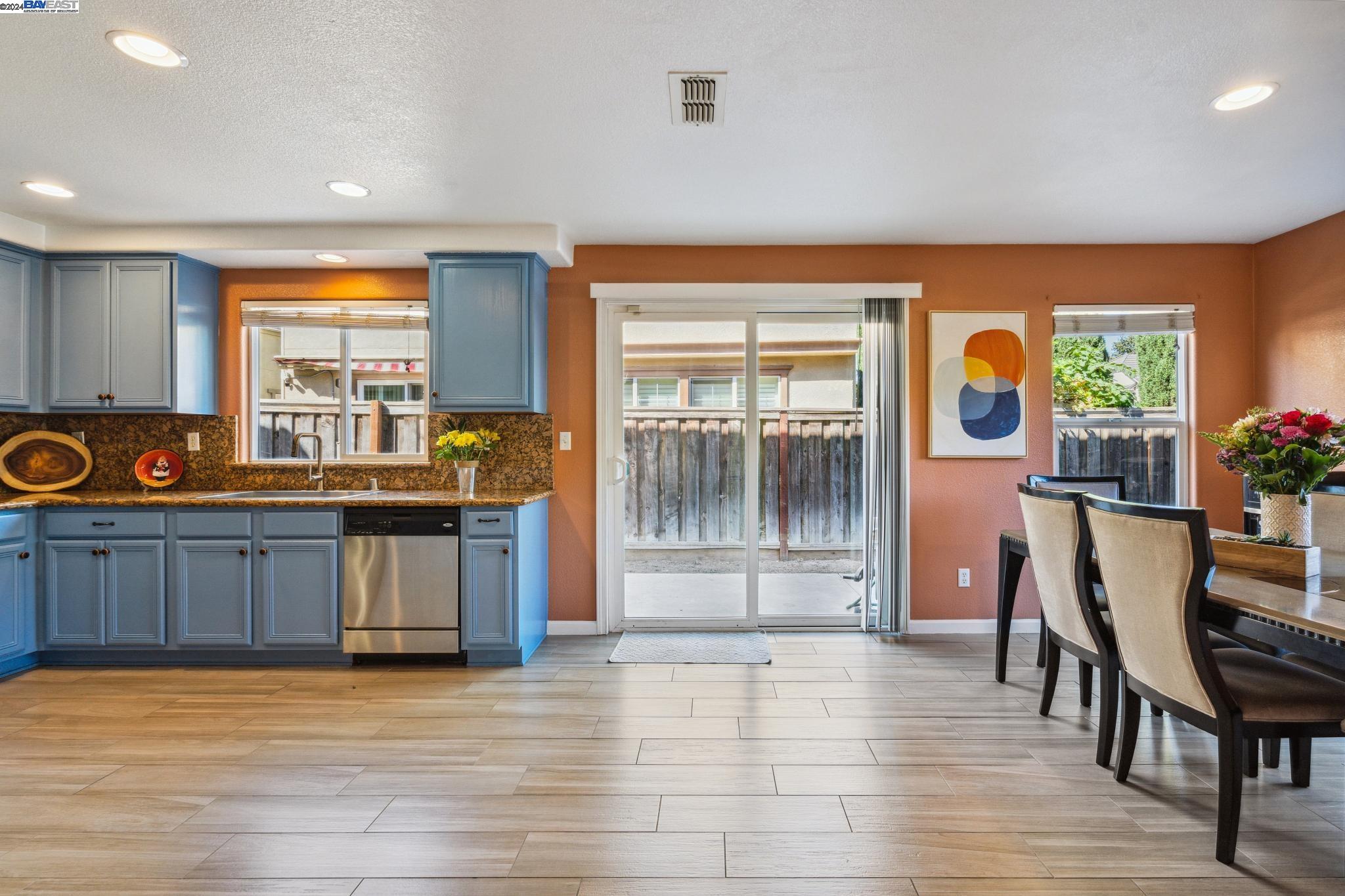 Detail Gallery Image 6 of 29 For 17351 Pheasant Downs Rd, Lathrop,  CA 95330 - 4 Beds | 3 Baths