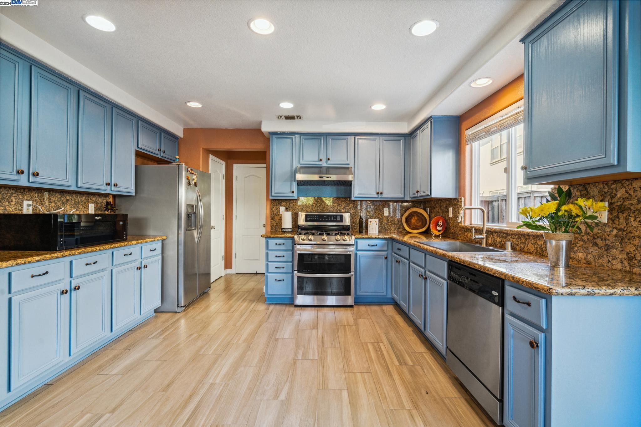 Detail Gallery Image 7 of 29 For 17351 Pheasant Downs Rd, Lathrop,  CA 95330 - 4 Beds | 3 Baths