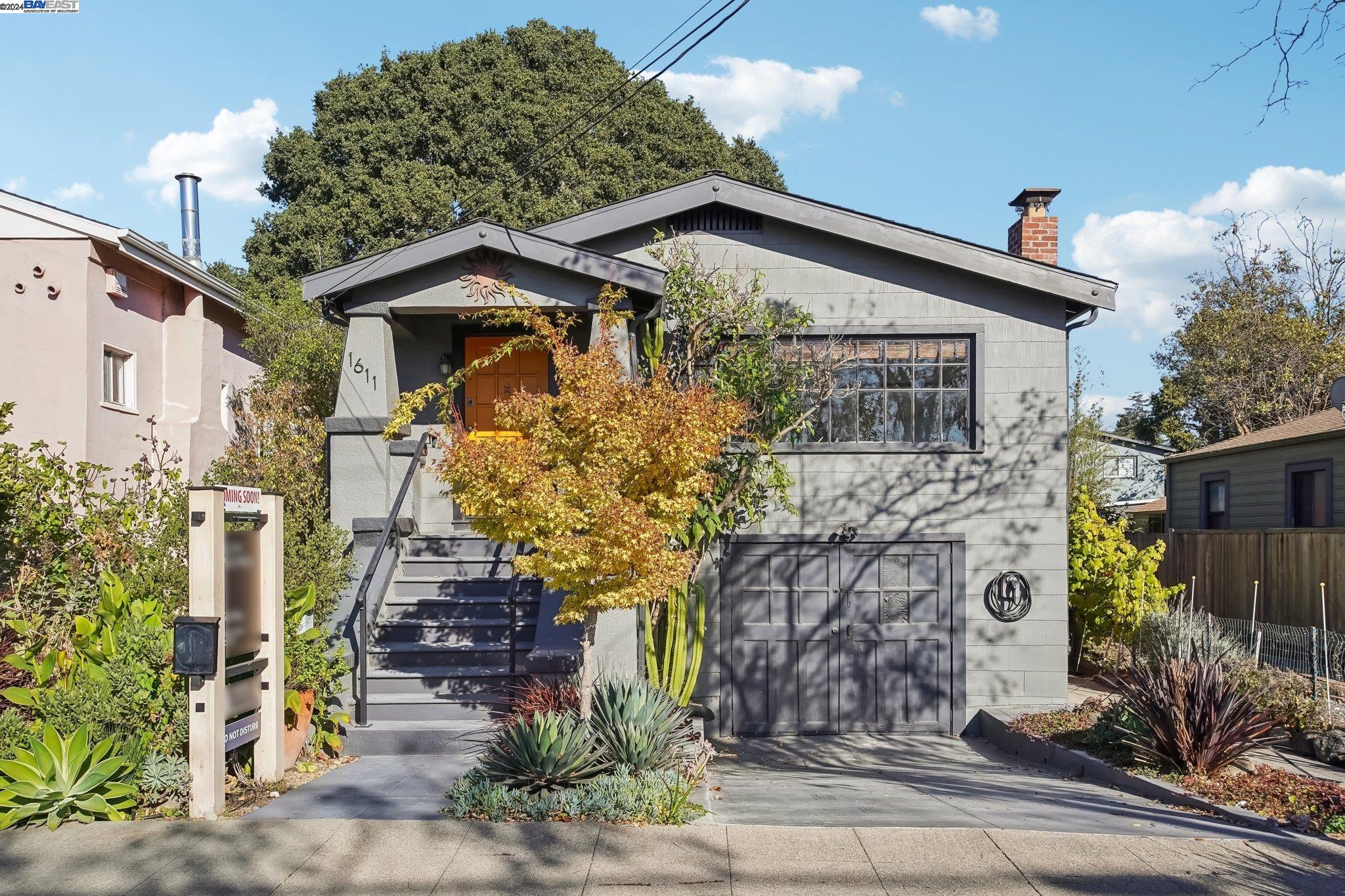 Detail Gallery Image 1 of 1 For 1611 Curtis St, Berkeley,  CA 94702 - 2 Beds | 1 Baths