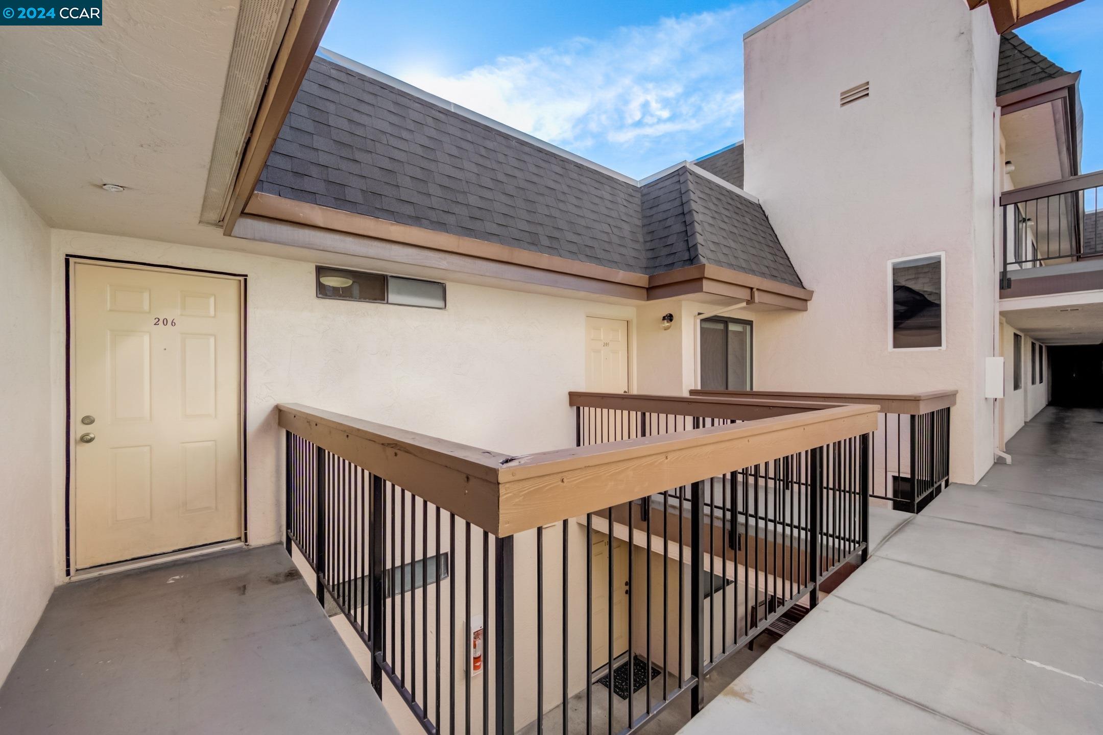 Detail Gallery Image 16 of 21 For 417 Evelyn Ave #206,  Albany,  CA 94706 - 2 Beds | 2 Baths