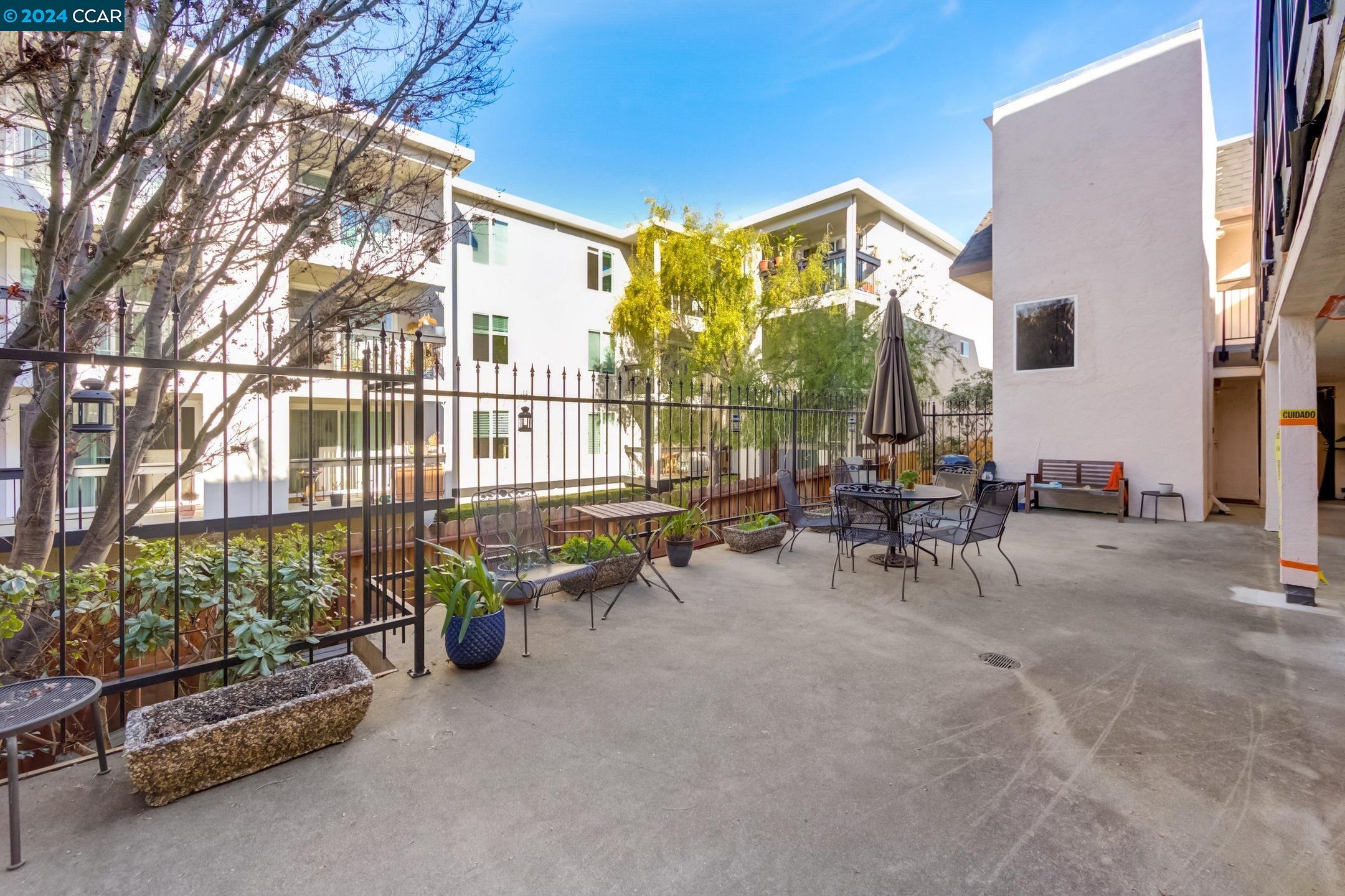 Detail Gallery Image 17 of 21 For 417 Evelyn Ave #206,  Albany,  CA 94706 - 2 Beds | 2 Baths