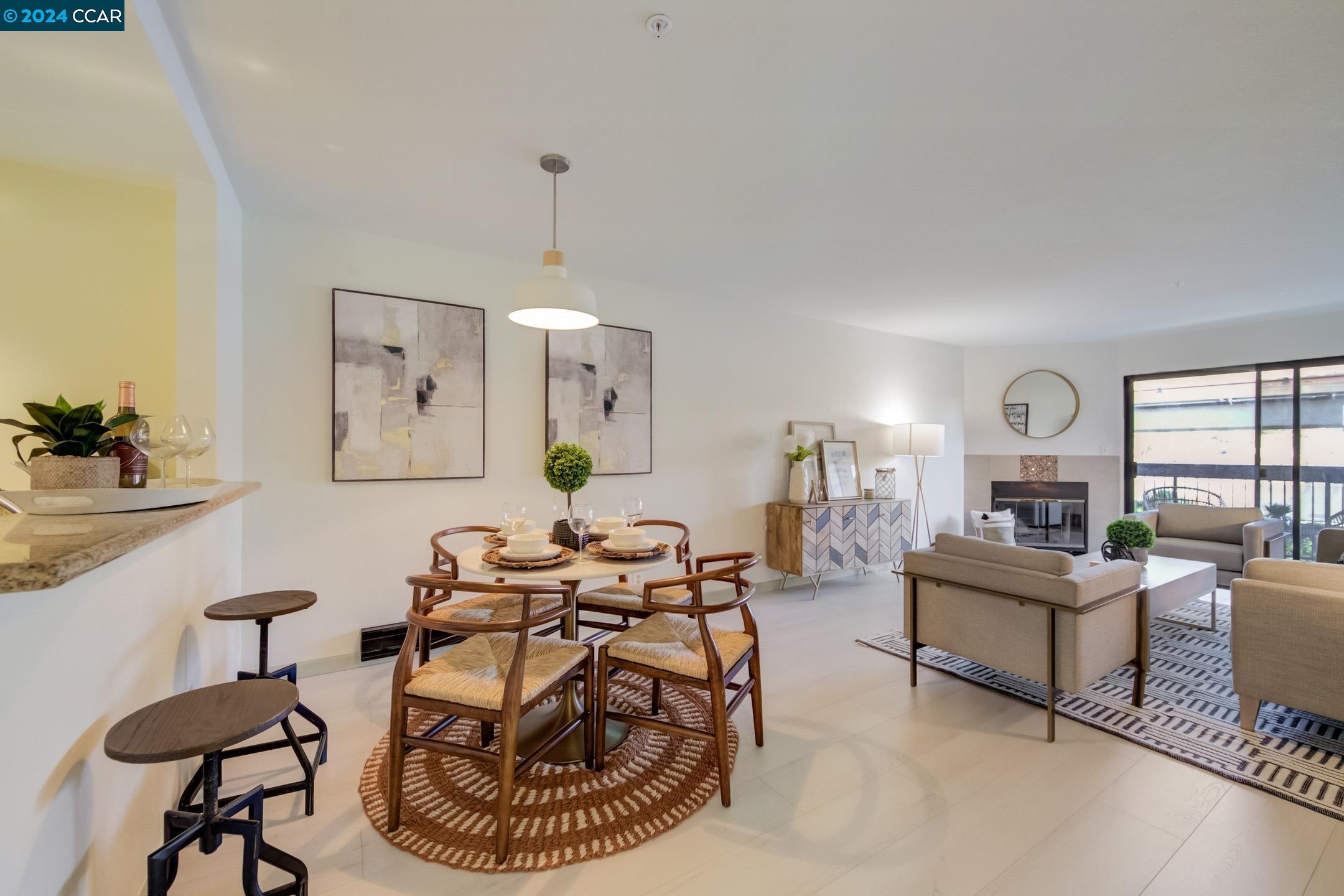 Detail Gallery Image 3 of 21 For 417 Evelyn Ave #206,  Albany,  CA 94706 - 2 Beds | 2 Baths
