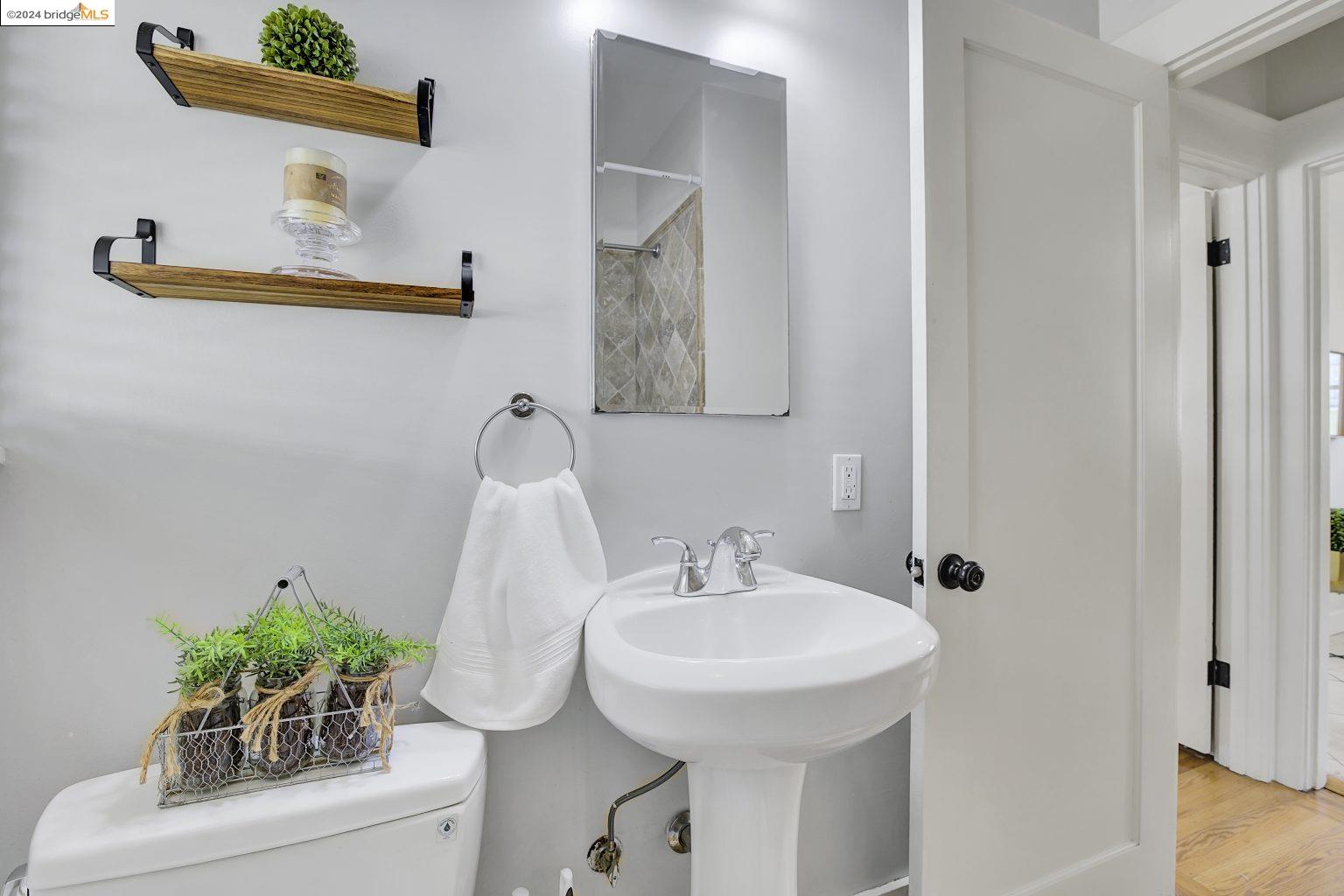 Detail Gallery Image 27 of 49 For 5457 Brookdale Ave, Oakland,  CA 94619 - 2 Beds | 1 Baths