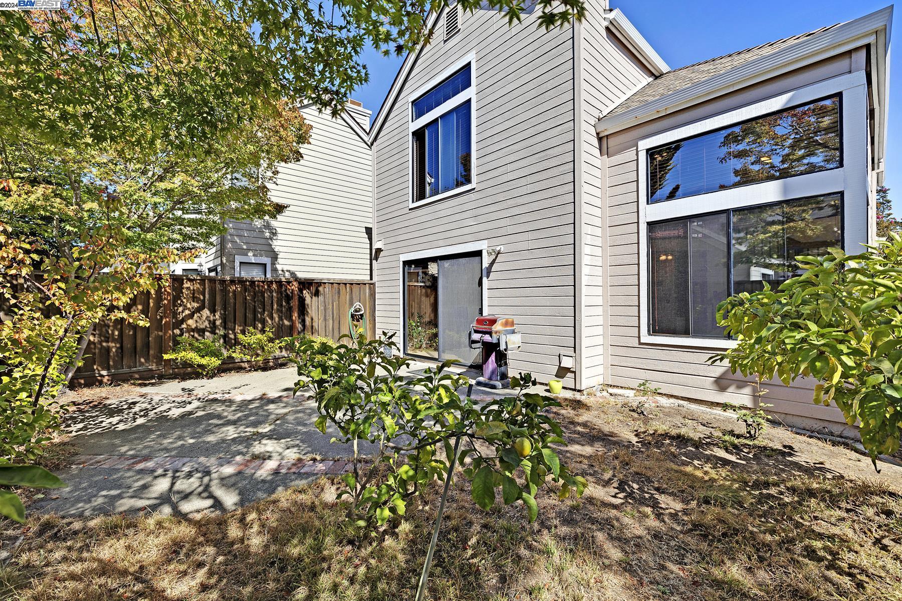 Detail Gallery Image 17 of 45 For 35 Leonard Ct, Alameda,  CA 94502 - 2 Beds | 2/1 Baths