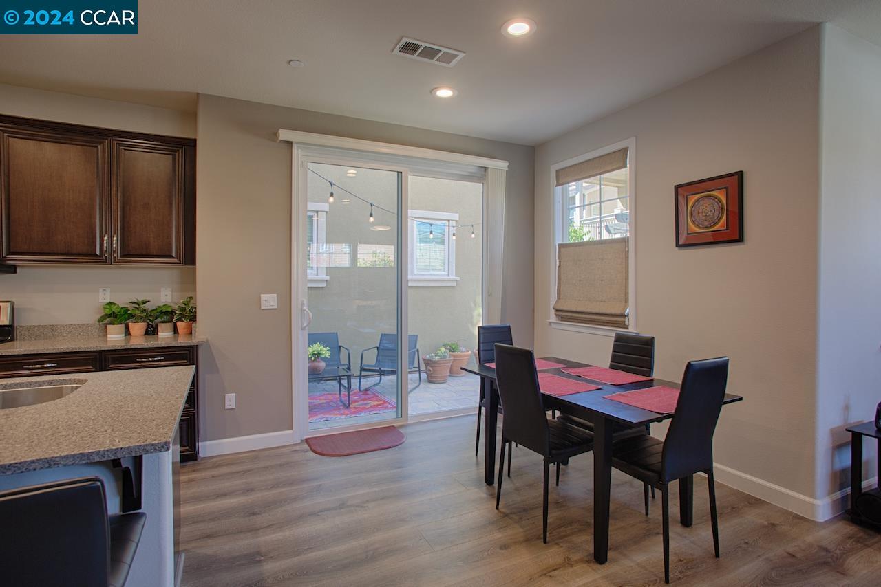 Detail Gallery Image 16 of 41 For 336 Northpark Ct, Martinez,  CA 94553 - 3 Beds | 2/1 Baths