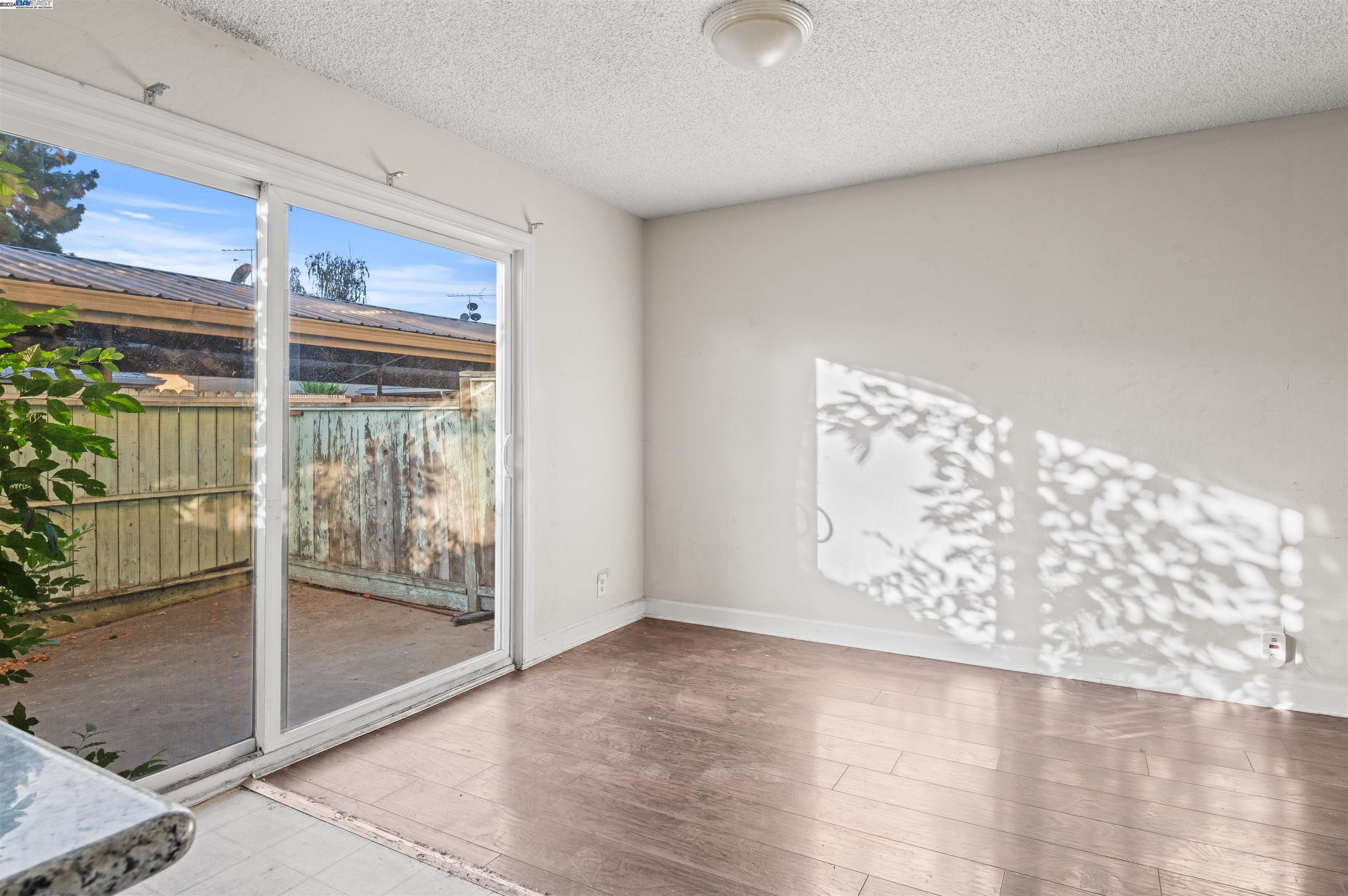 Detail Gallery Image 8 of 26 For 1491 Carmen Ct, San Jose,  CA 95121 - 4 Beds | 2/1 Baths