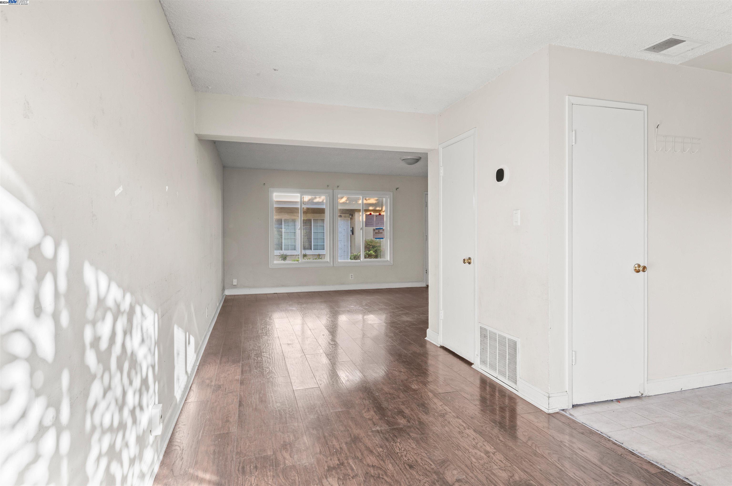 Detail Gallery Image 9 of 26 For 1491 Carmen Ct, San Jose,  CA 95121 - 4 Beds | 2/1 Baths