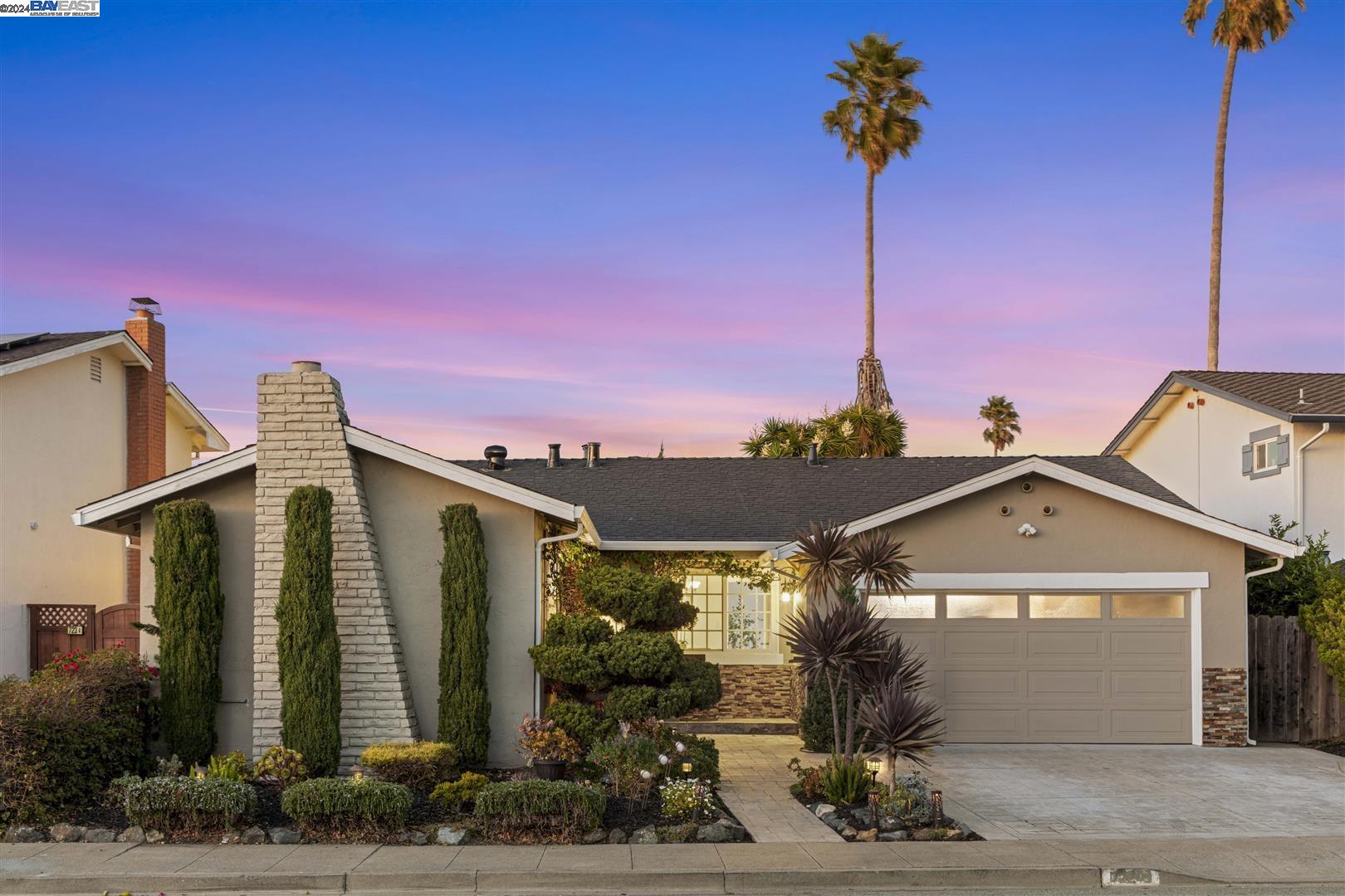 Detail Gallery Image 1 of 1 For 727 Widgeon St, Foster City,  CA 94404 - 5 Beds | 2 Baths