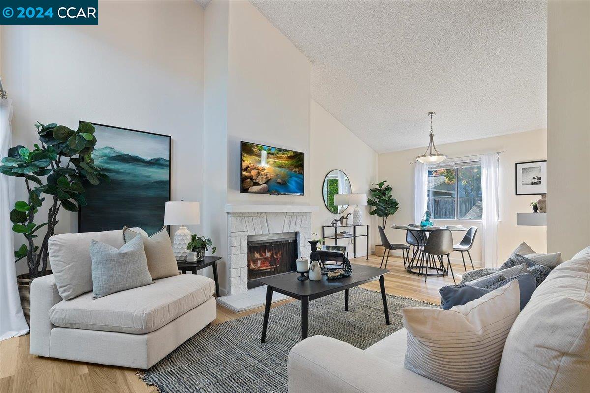 More Details about MLS # 41075724 : 1180 MAYWOOD LN