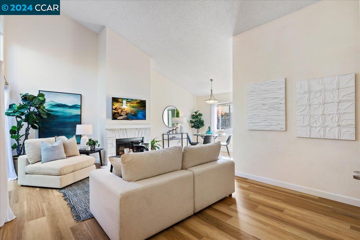 Photo #2: 41075724 Listing 