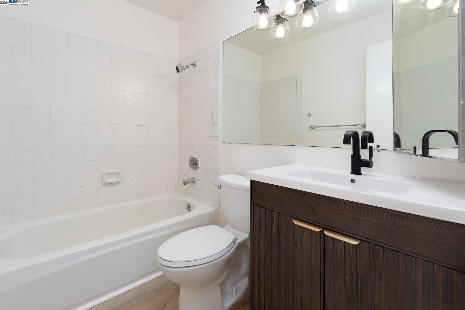 Detail Gallery Image 26 of 32 For 545 Pierce Street #3301,  Albany,  CA 94706-1073 - 2 Beds | 2 Baths