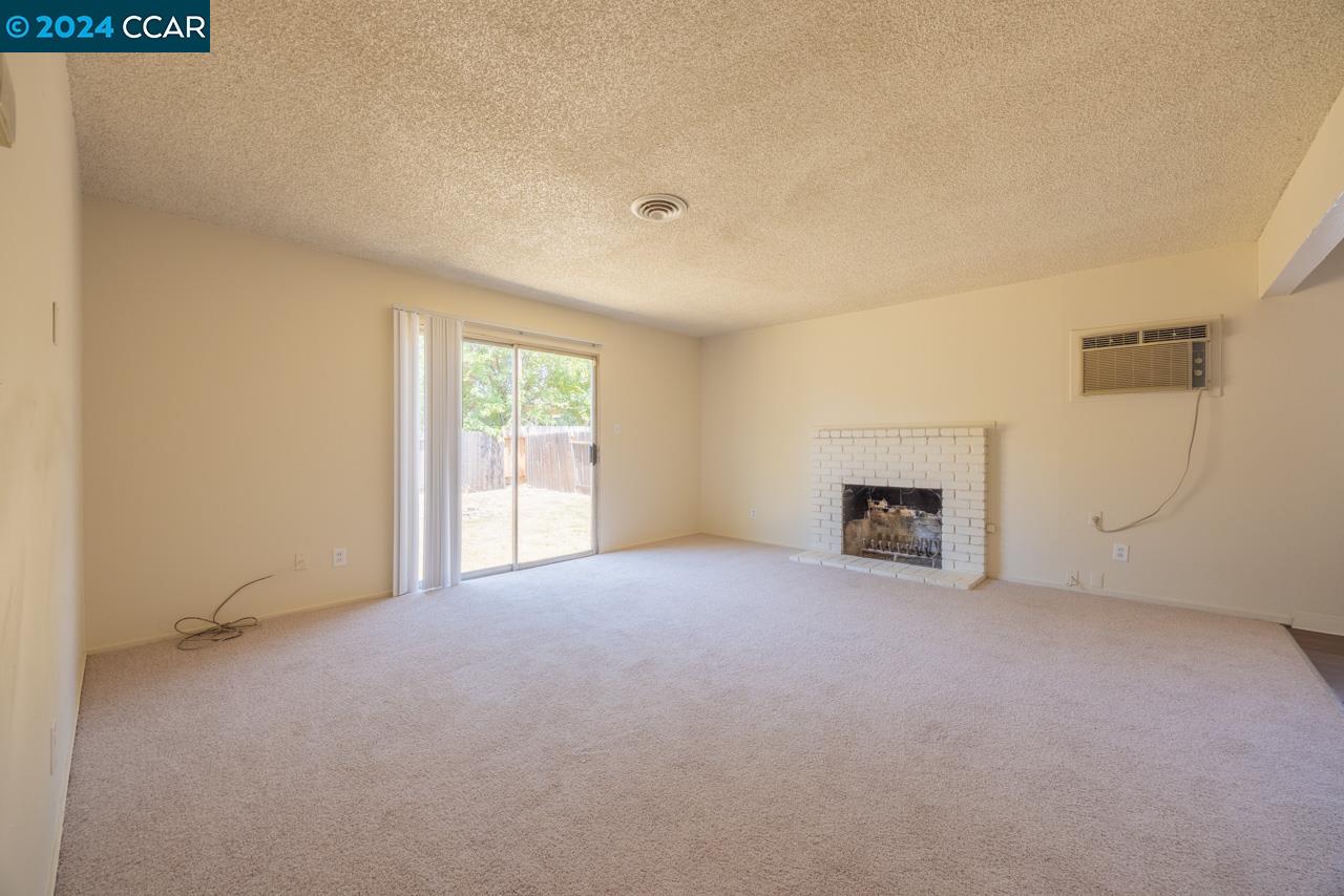 Detail Gallery Image 8 of 19 For 1807 Woodacre Way, Roseville,  CA 95661 - 3 Beds | 2 Baths