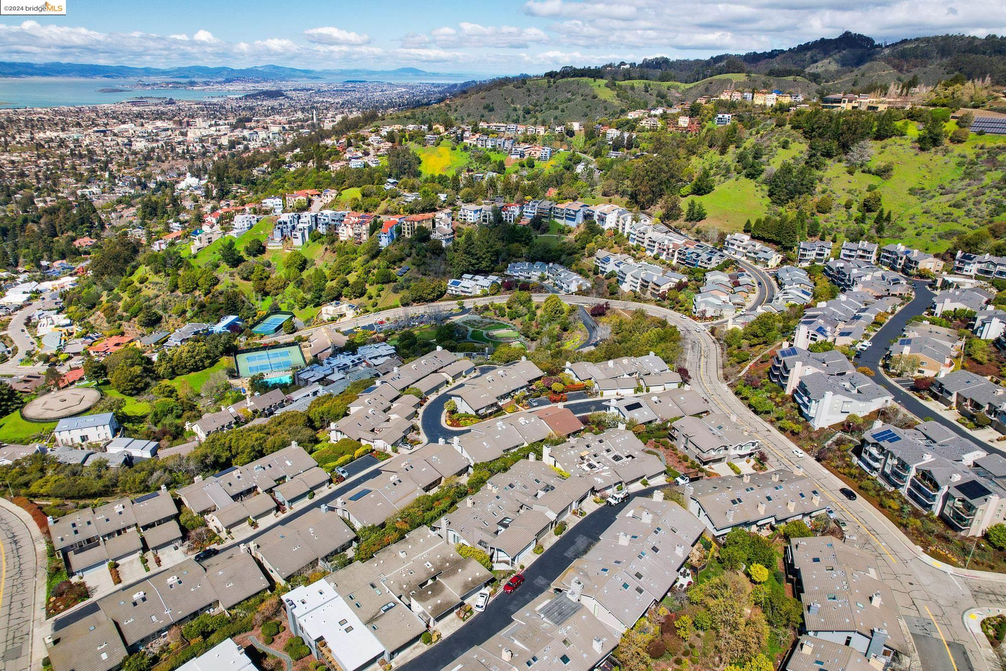 Detail Gallery Image 37 of 38 For 7 Windward Hl, Oakland,  CA 94618 - 3 Beds | 2/1 Baths