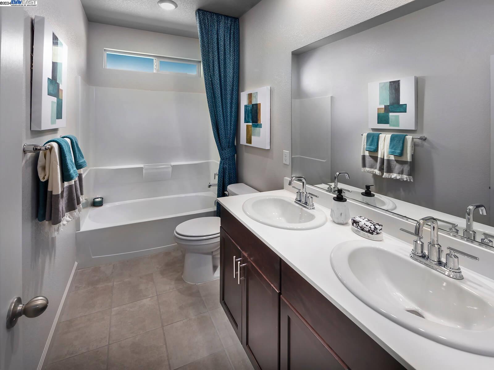Detail Gallery Image 3 of 14 For 1732 Yukon Territory Ave, Manteca,  CA 95337 - 4 Beds | 2 Baths