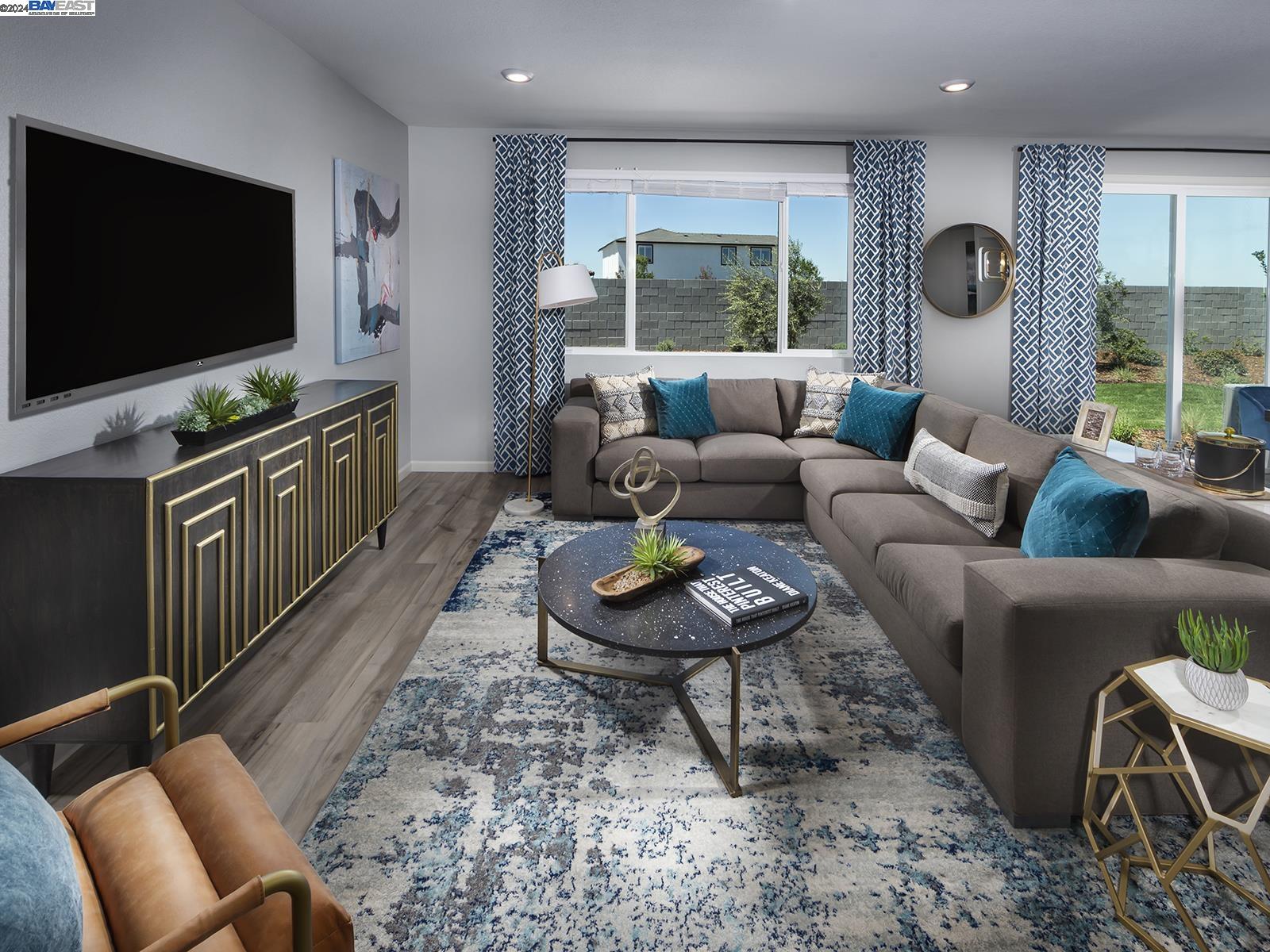 Detail Gallery Image 9 of 14 For 1732 Yukon Territory Ave, Manteca,  CA 95337 - 4 Beds | 2 Baths