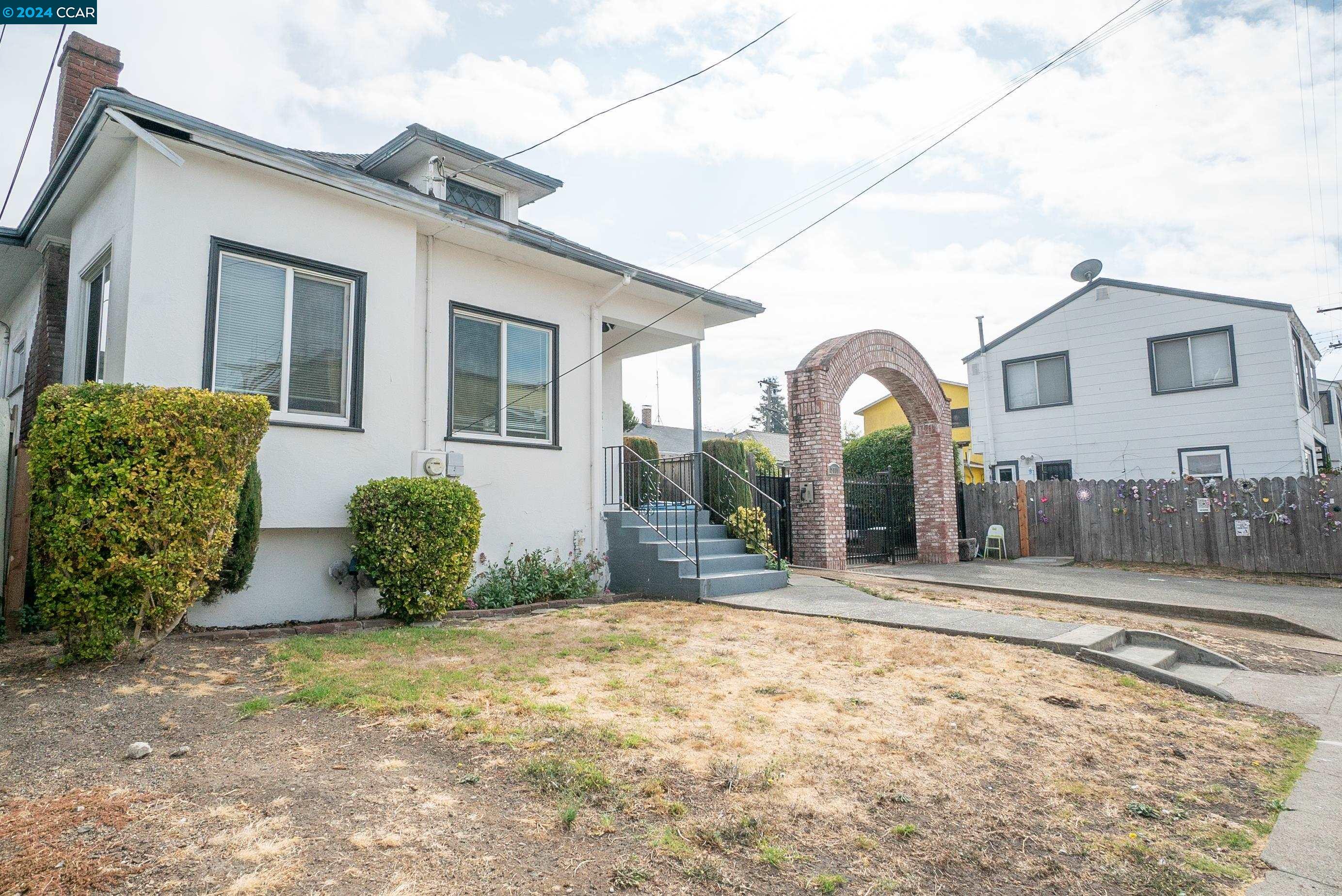 Detail Gallery Image 2 of 32 For 2709 California St, Berkeley,  CA 94703 - 2 Beds | 1 Baths