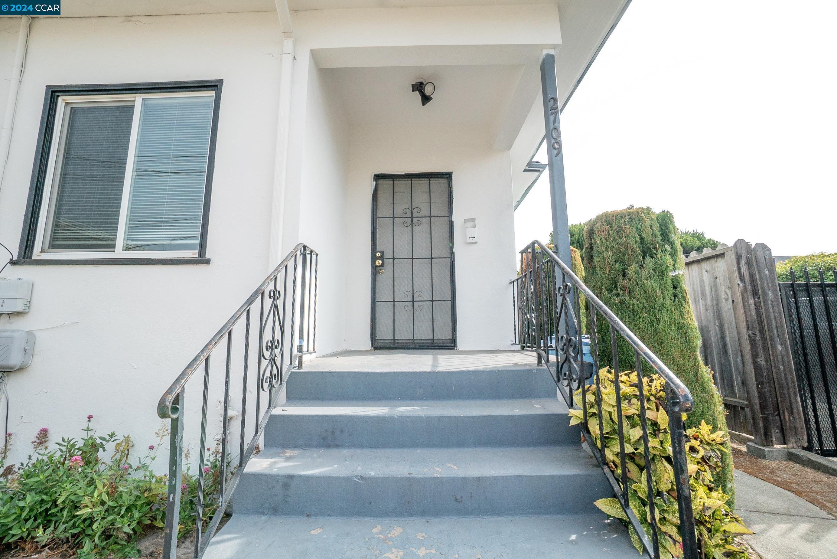 Detail Gallery Image 4 of 32 For 2709 California St, Berkeley,  CA 94703 - 2 Beds | 1 Baths