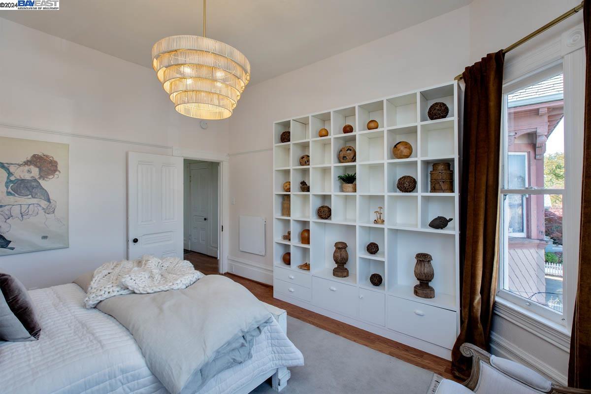 Detail Gallery Image 23 of 60 For 2160 Alameda Ave, Alameda,  CA 94501 - 3 Beds | 2 Baths