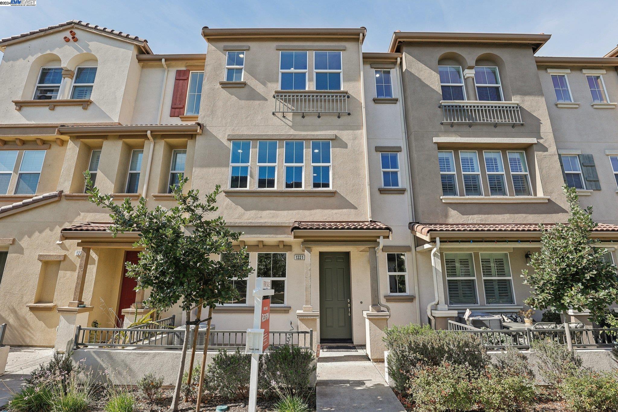 Detail Gallery Image 1 of 1 For 1221 George Cir, Hayward,  CA 94541 - 3 Beds | 2/1 Baths