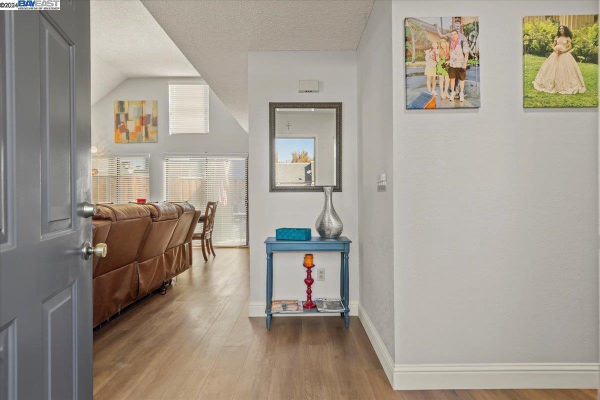 Detail Gallery Image 3 of 23 For 100 Portola Way #2,  Tracy,  CA 95376 - 2 Beds | 2/1 Baths