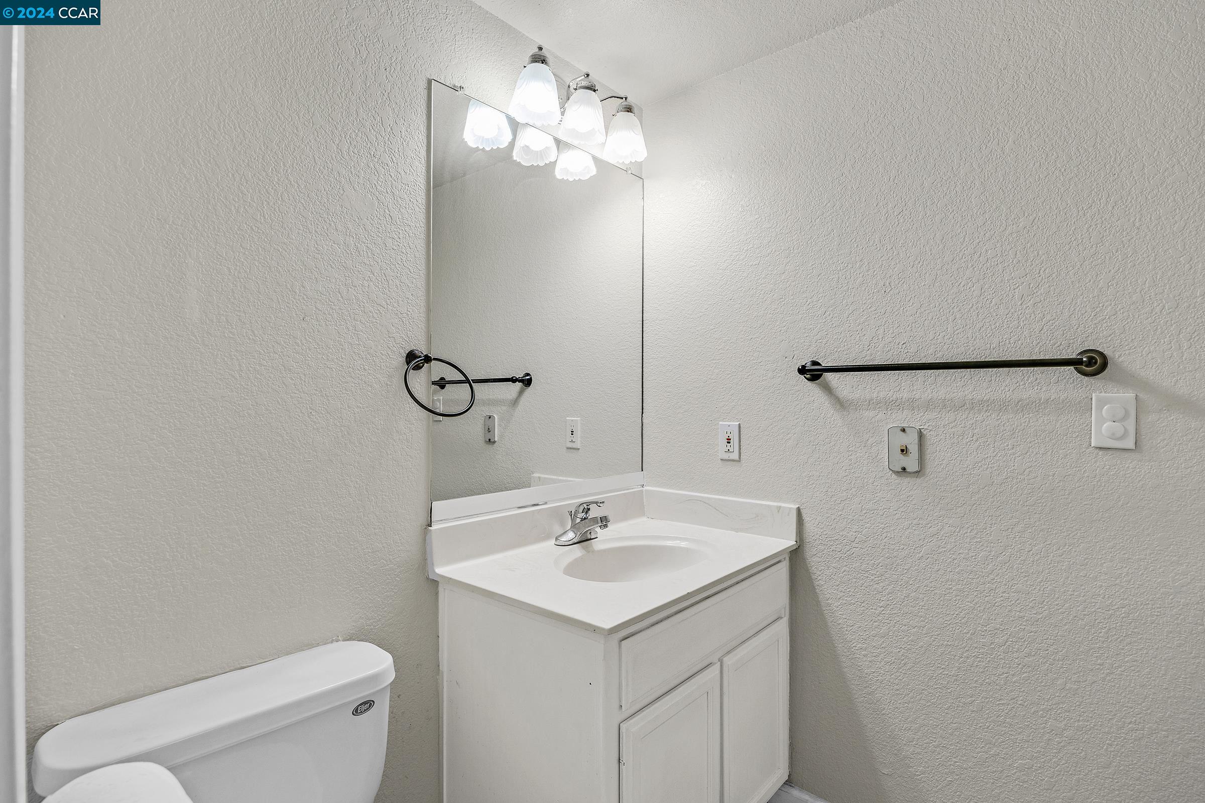 Detail Gallery Image 23 of 30 For 1010 Cedar Ter, San Pablo,  CA 94806 - 3 Beds | 2/1 Baths