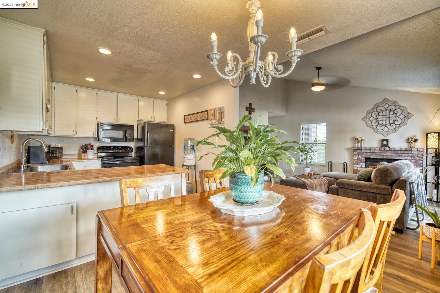 Photo #2: 41076111 Listing 