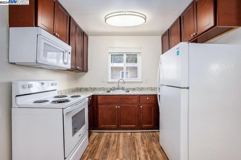 1715 Central Avenue, Alameda, California 94501, ,Residential Income,For Sale,1715 Central Avenue,41076200