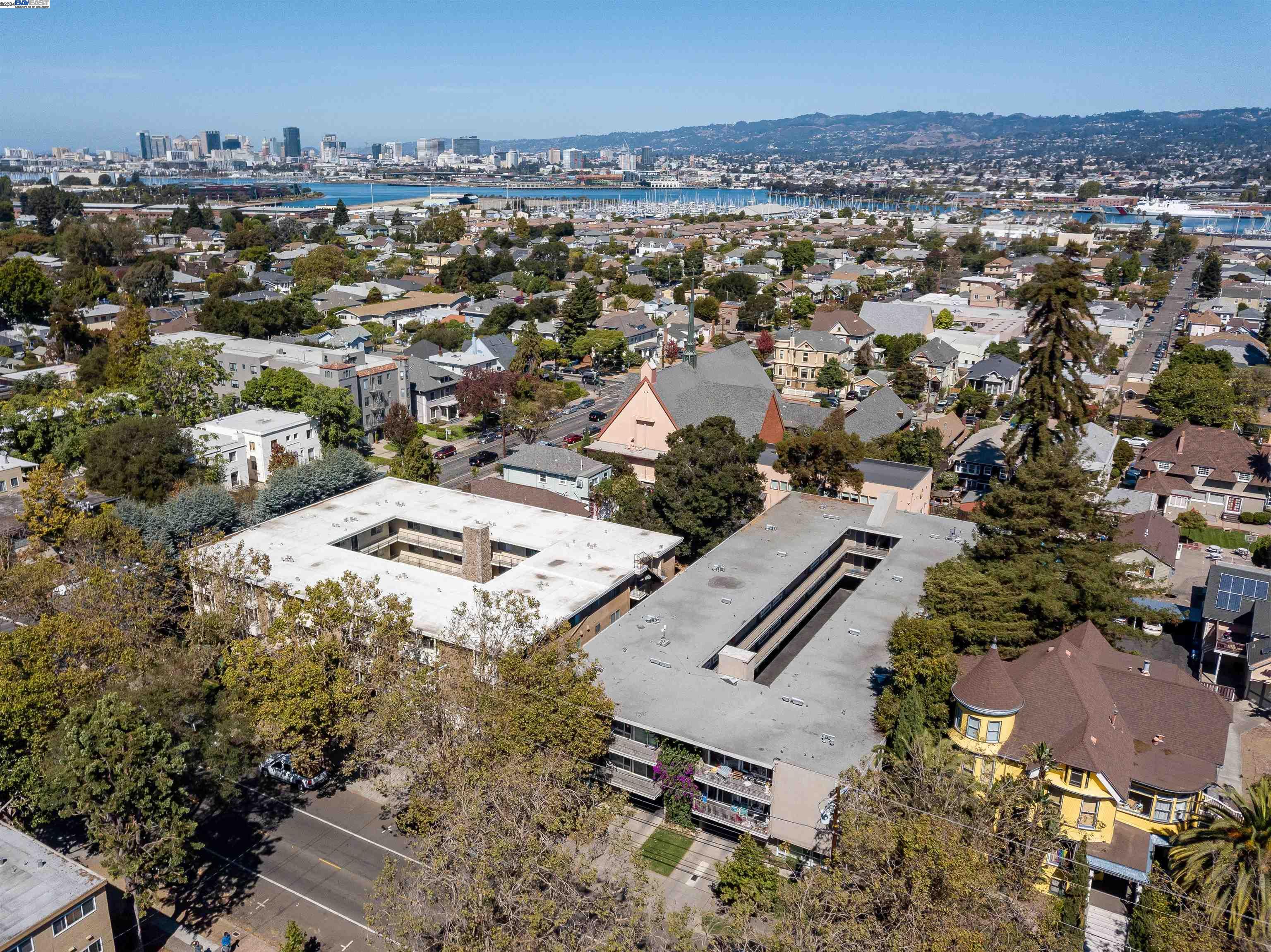 1715 Central Avenue, Alameda, California 94501, ,Residential Income,For Sale,1715 Central Avenue,41076200