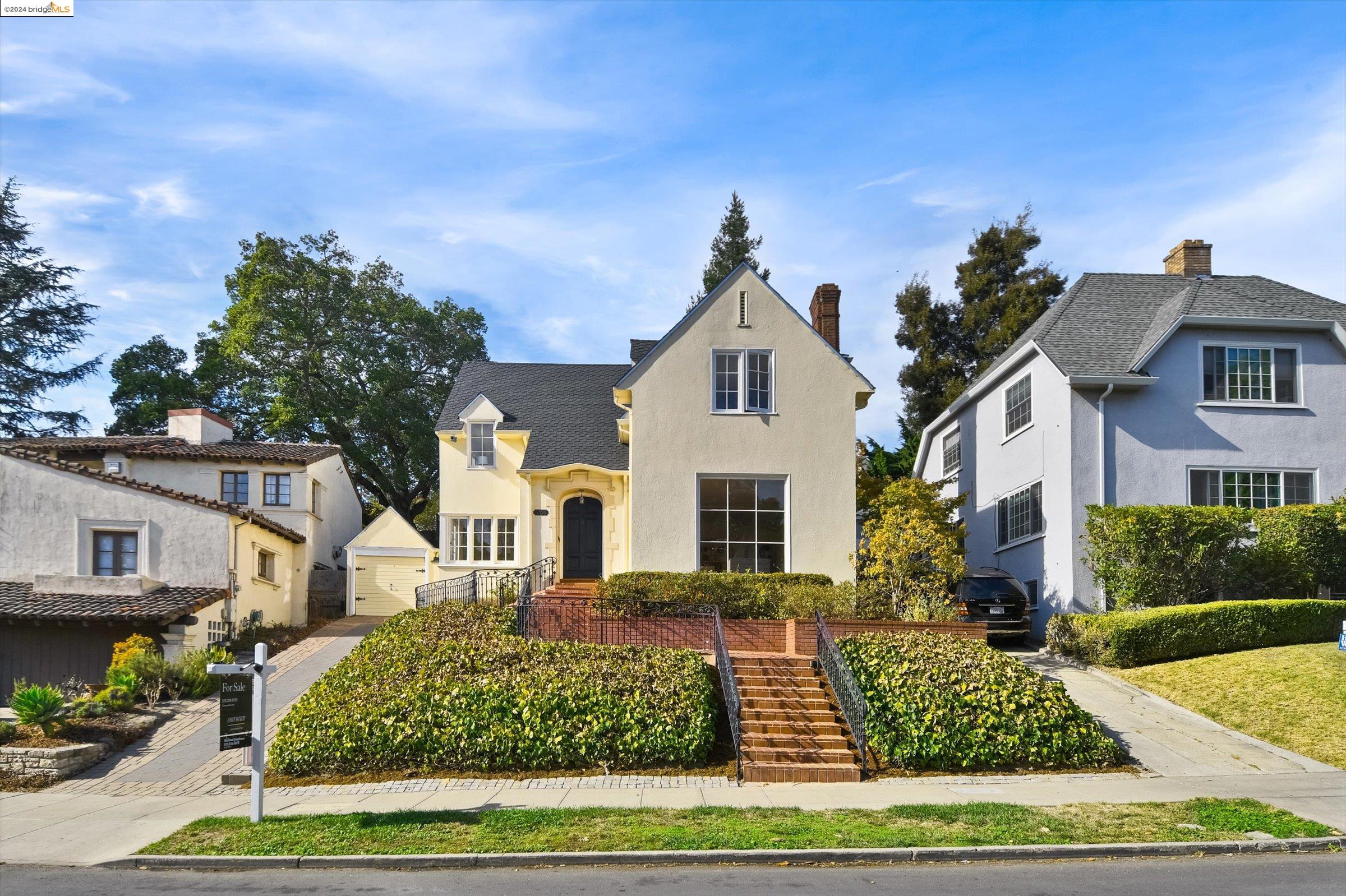 Detail Gallery Image 1 of 1 For 1006 Sunnyhills Rd, Oakland,  CA 94610 - 3 Beds | 1/1 Baths