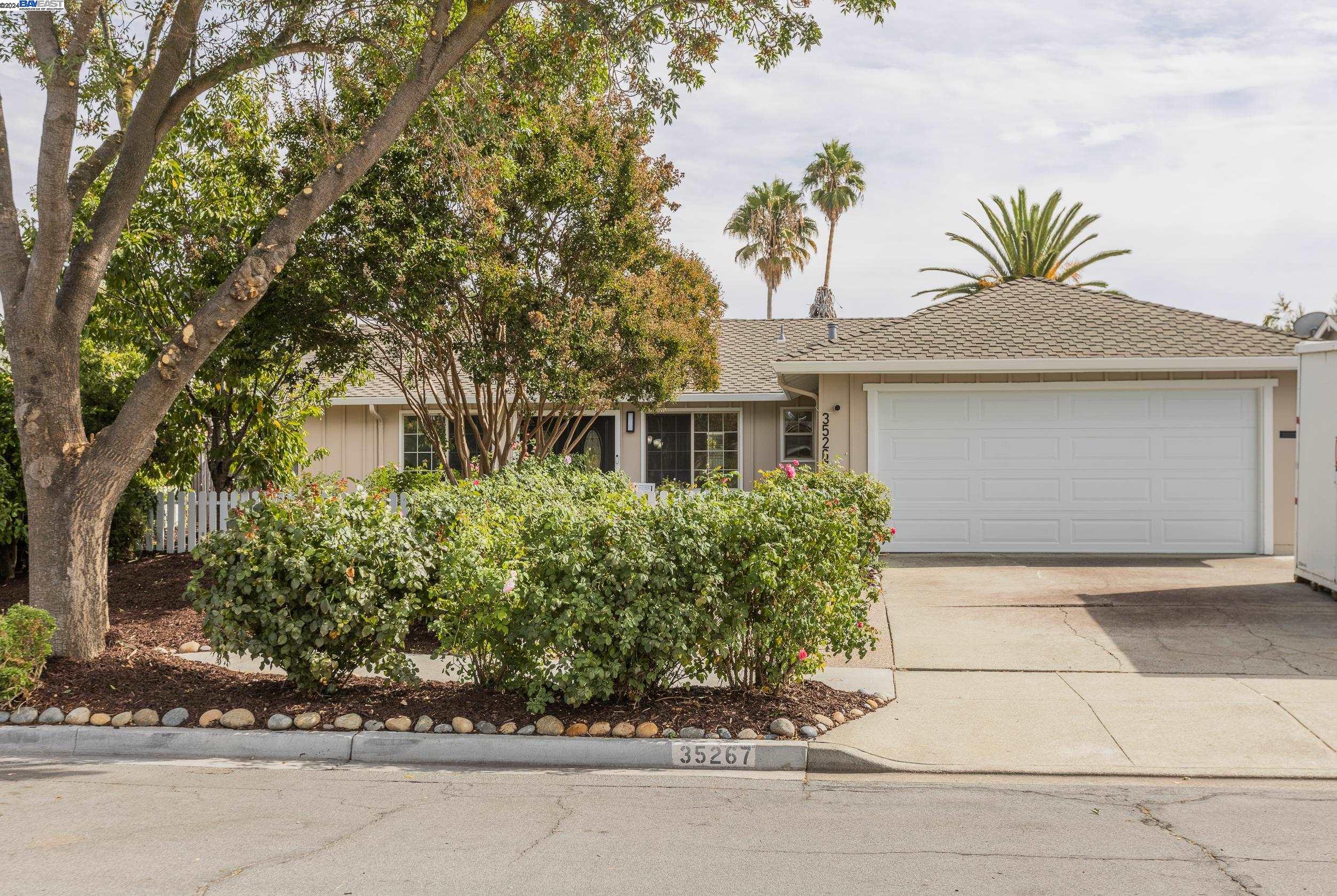 Detail Gallery Image 1 of 1 For 35267 Farnham Dr, Newark,  CA 94560 - 4 Beds | 2 Baths