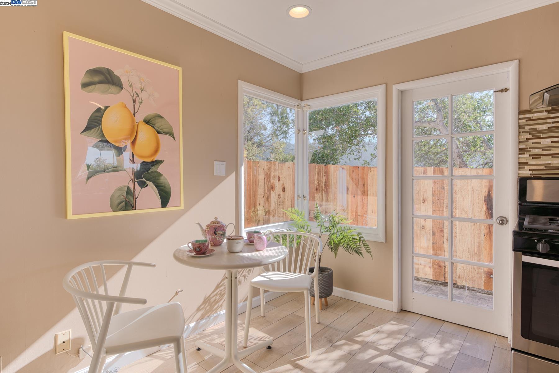 Detail Gallery Image 12 of 45 For 270 Estates Dr, Piedmont,  CA 94611 - 2 Beds | 2 Baths