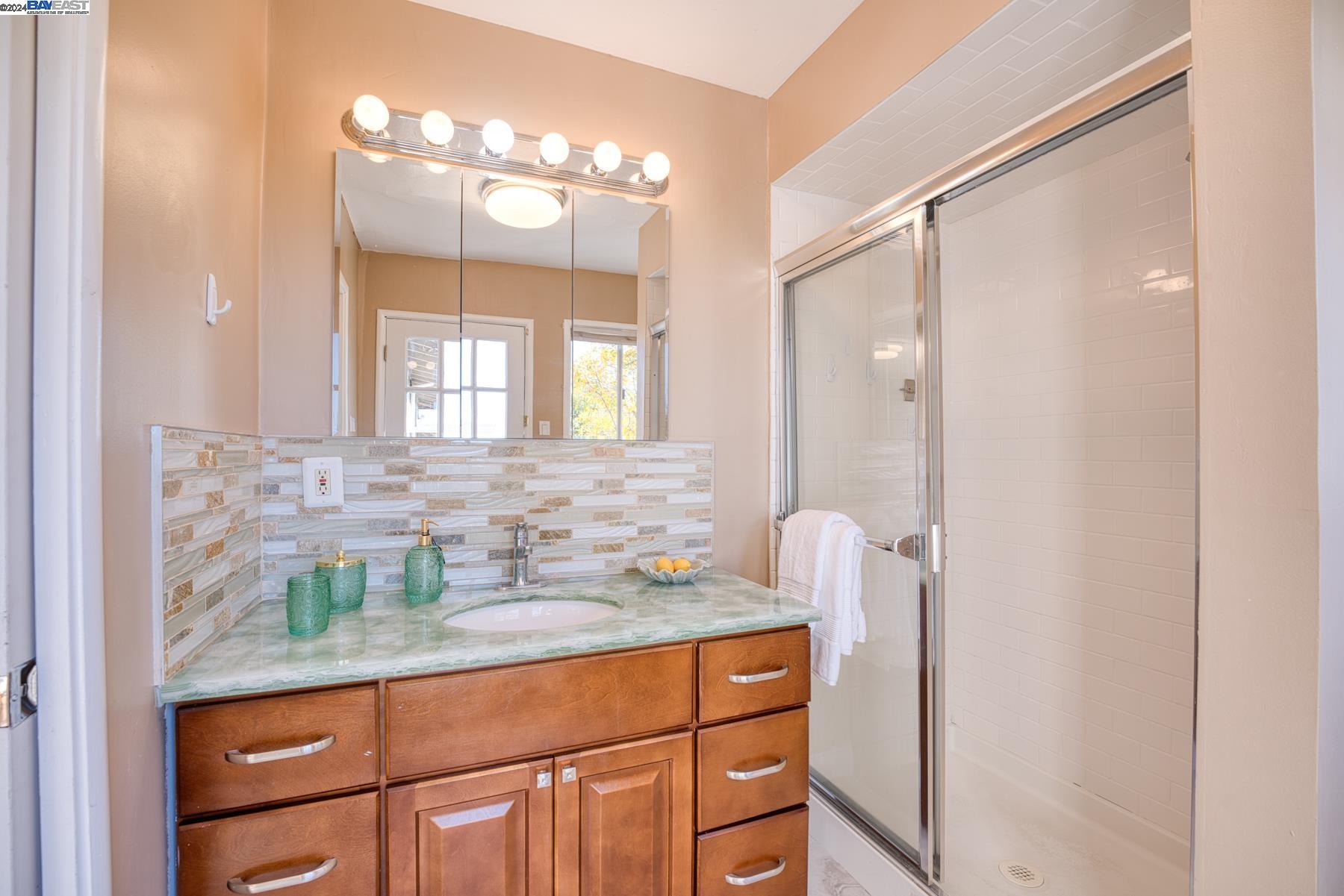 Detail Gallery Image 24 of 45 For 270 Estates Dr, Piedmont,  CA 94611 - 2 Beds | 2 Baths