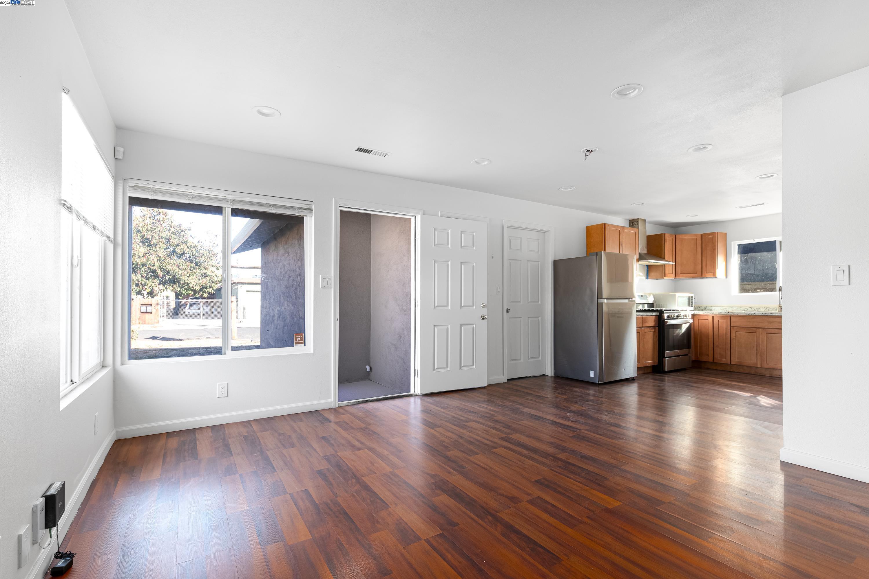 Detail Gallery Image 4 of 23 For 117 S 4th, Richmond,  CA 94804 - 4 Beds | 2 Baths