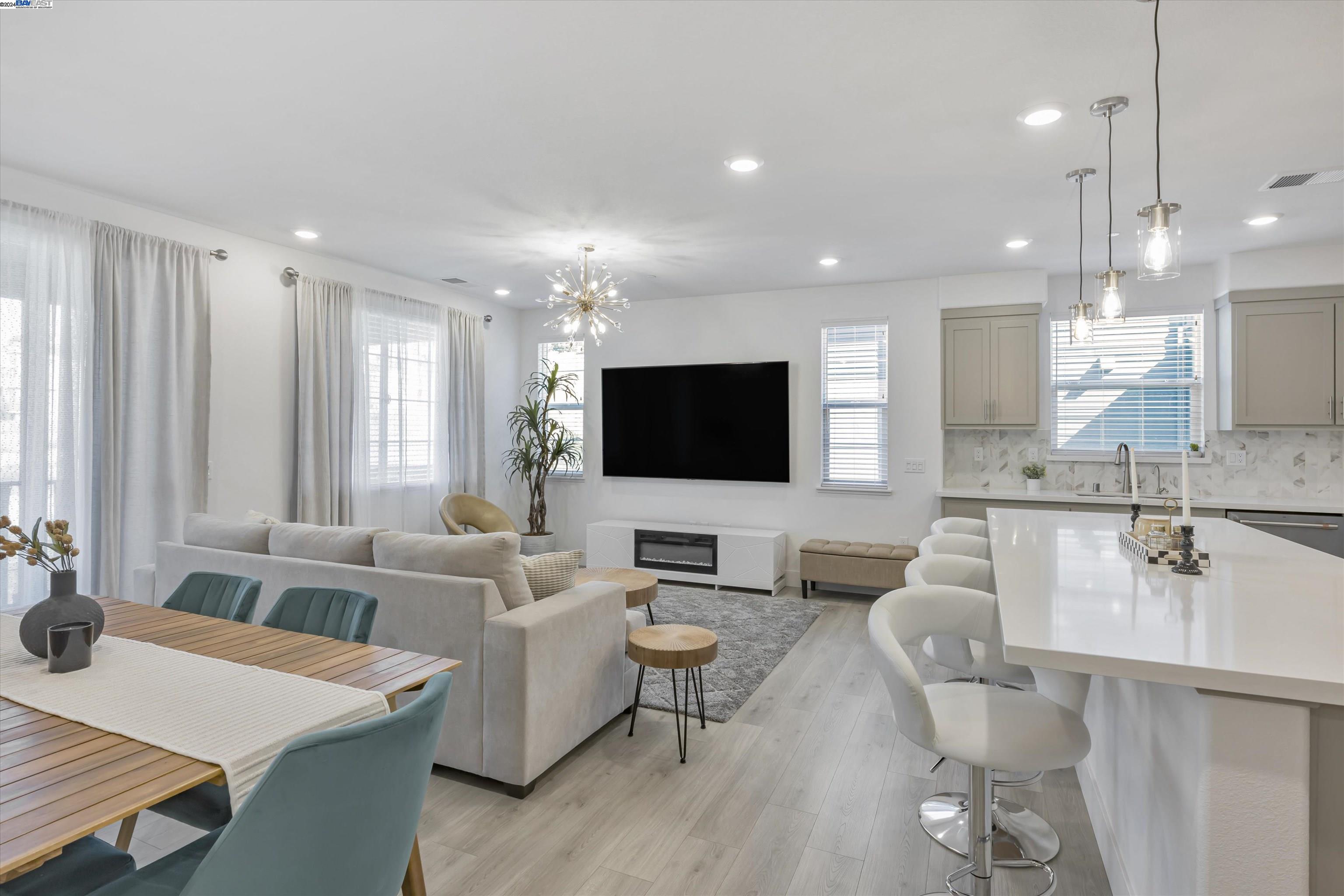 Detail Gallery Image 1 of 1 For 583 Delve Ct, Hayward,  CA 94544 - 2 Beds | 2 Baths